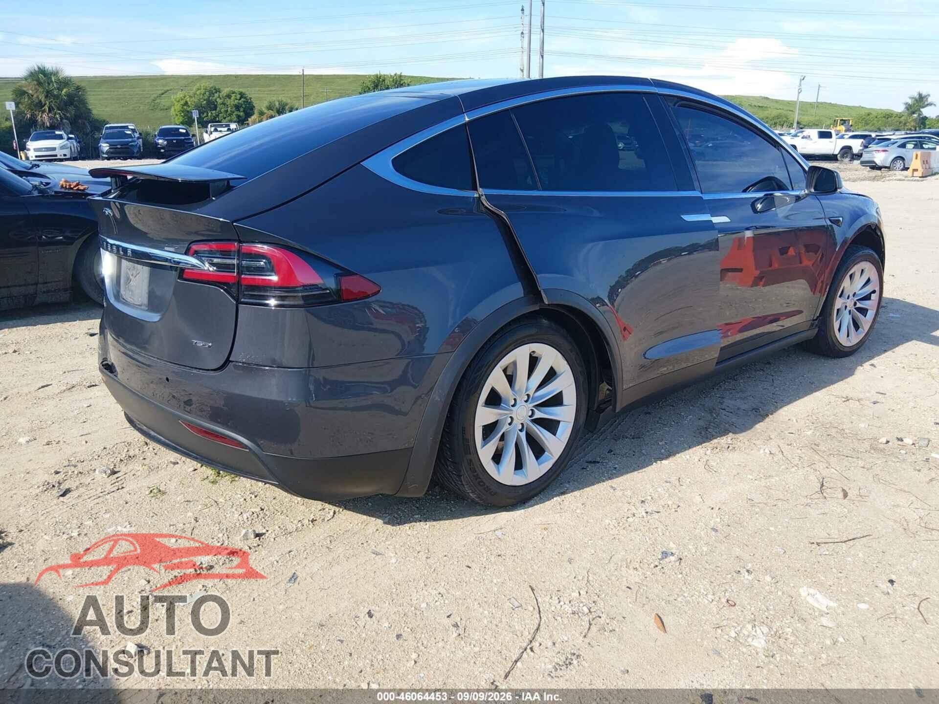 TESLA MODEL X 2018 - 5YJXCBE21JF120100