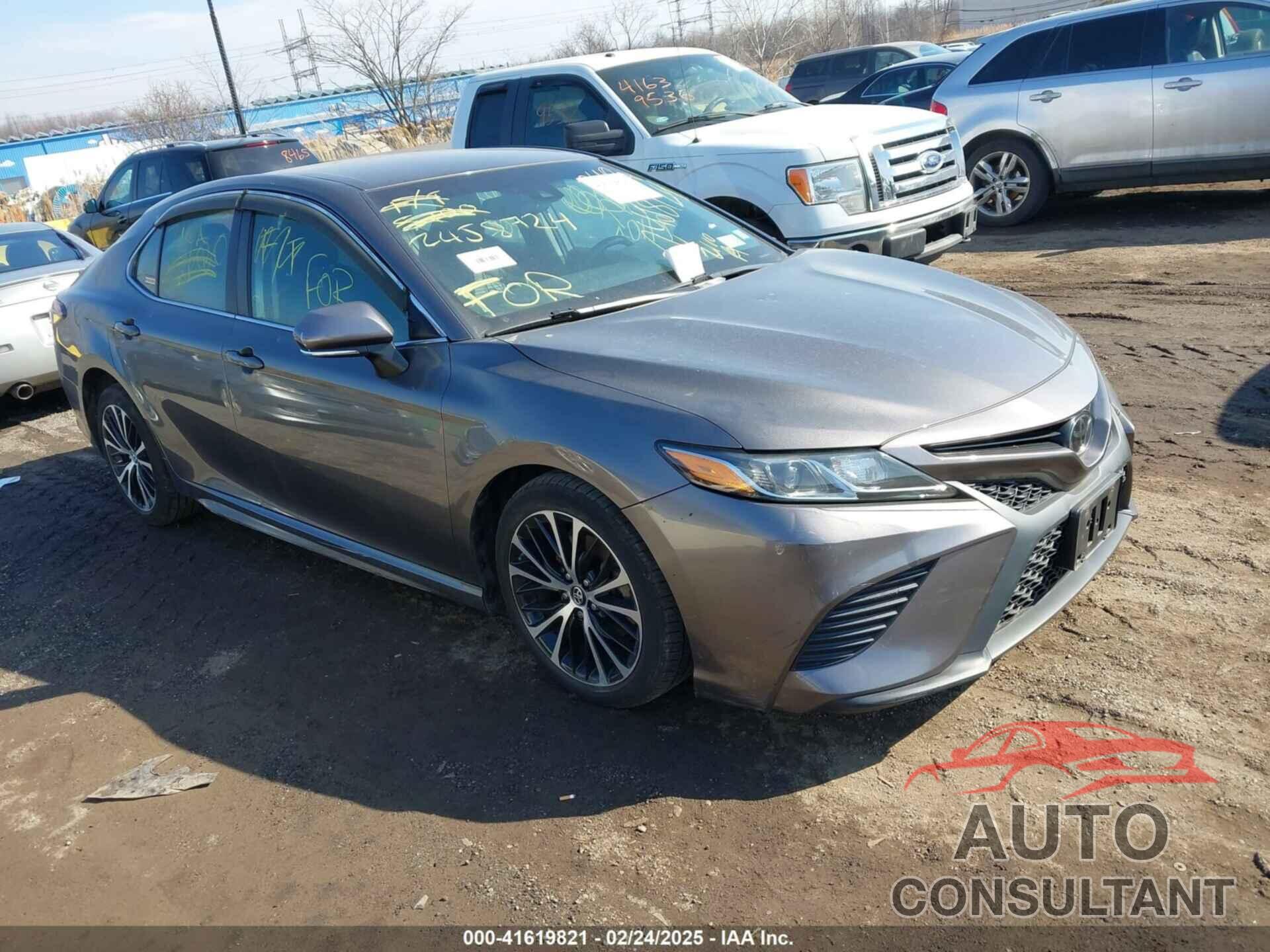 TOYOTA CAMRY 2018 - 4T1B11HK6JU069444
