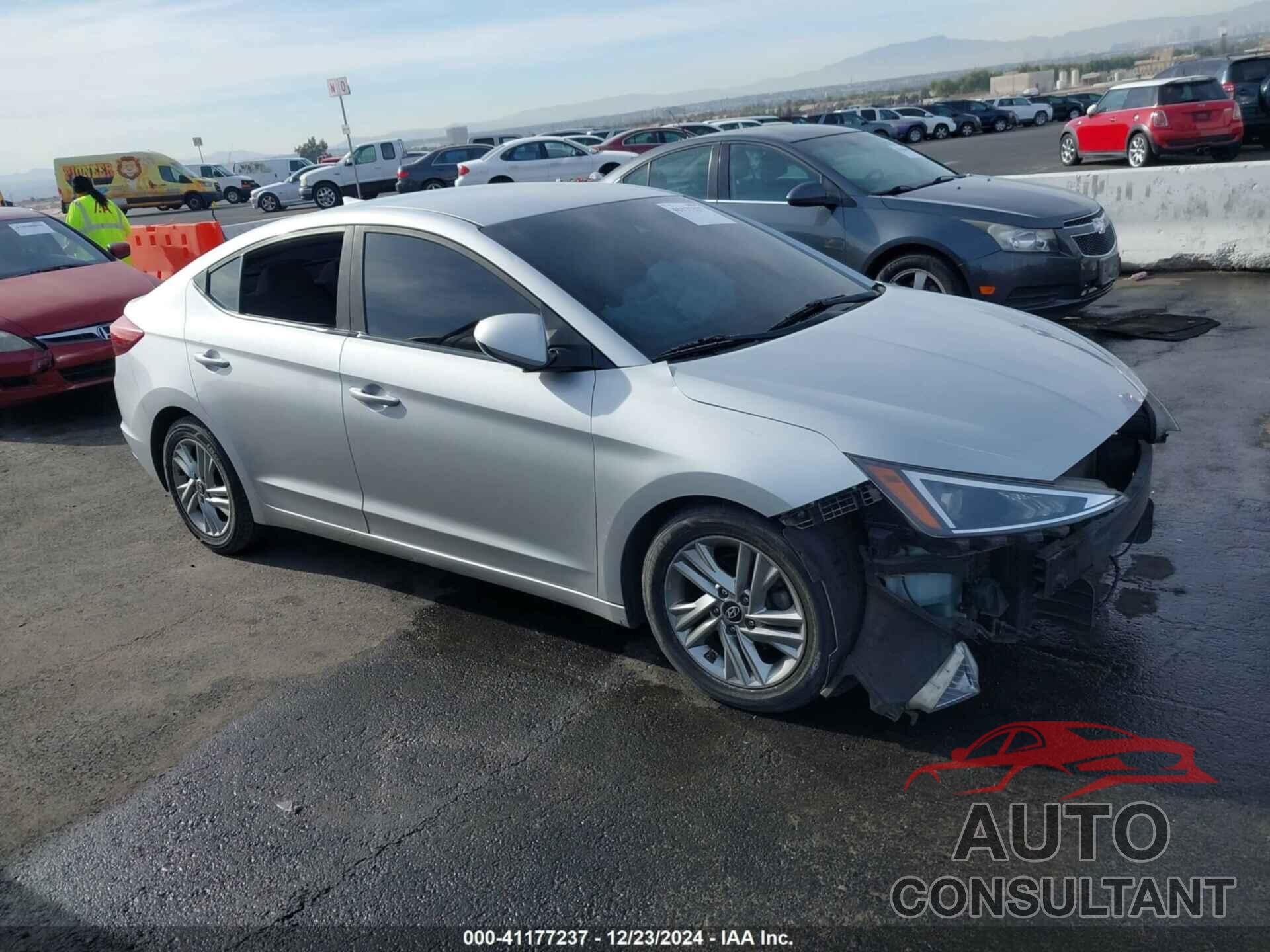 HYUNDAI ELANTRA 2019 - KMHD84LF4KU745570