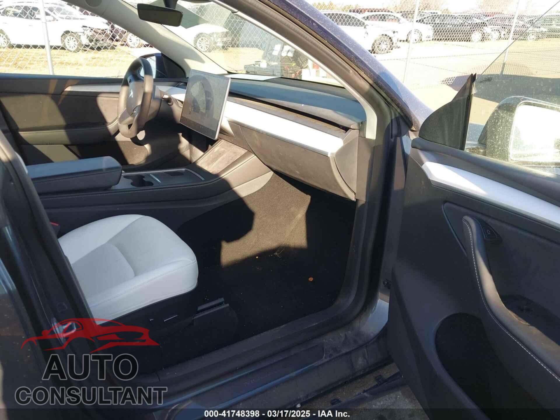 TESLA MODEL Y 2023 - 7SAYGAEEXPF714760