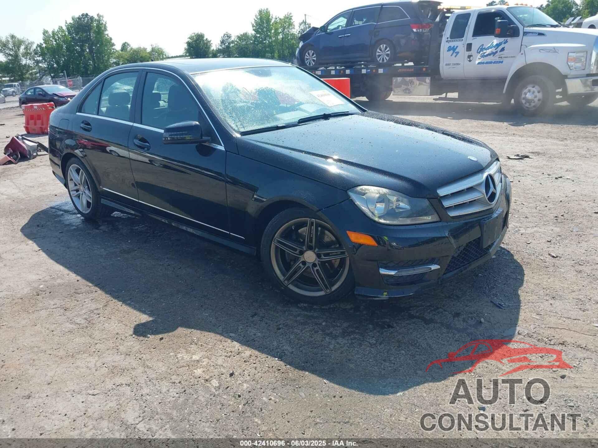 MERCEDES-BENZ C 300 2013 - WDDGF8AB0DG124770