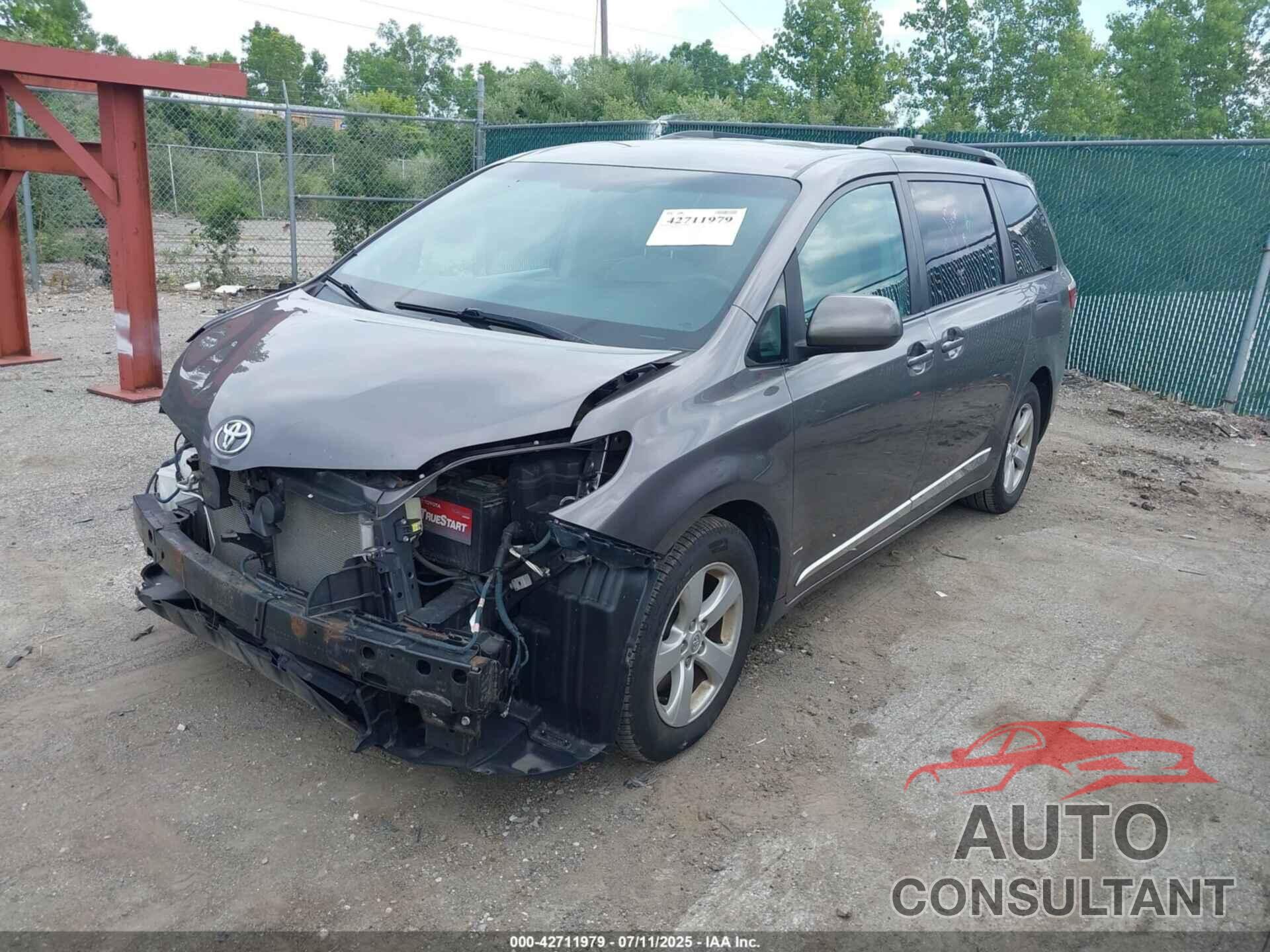 TOYOTA SIENNA 2015 - 5TDKK3DC8FS688568