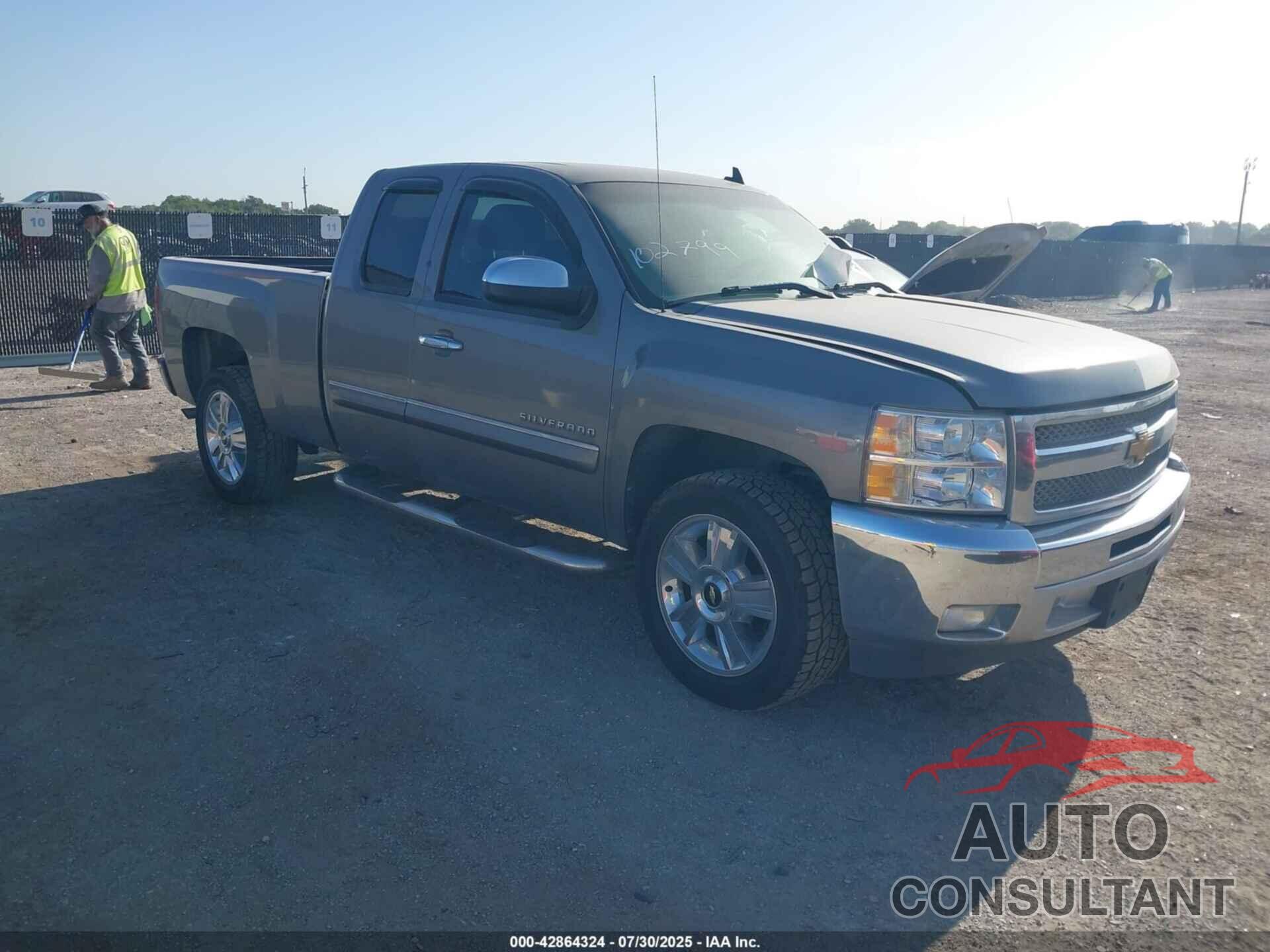 CHEVROLET SILVERADO 1500 2013 - 1GCRCSE06DZ378571