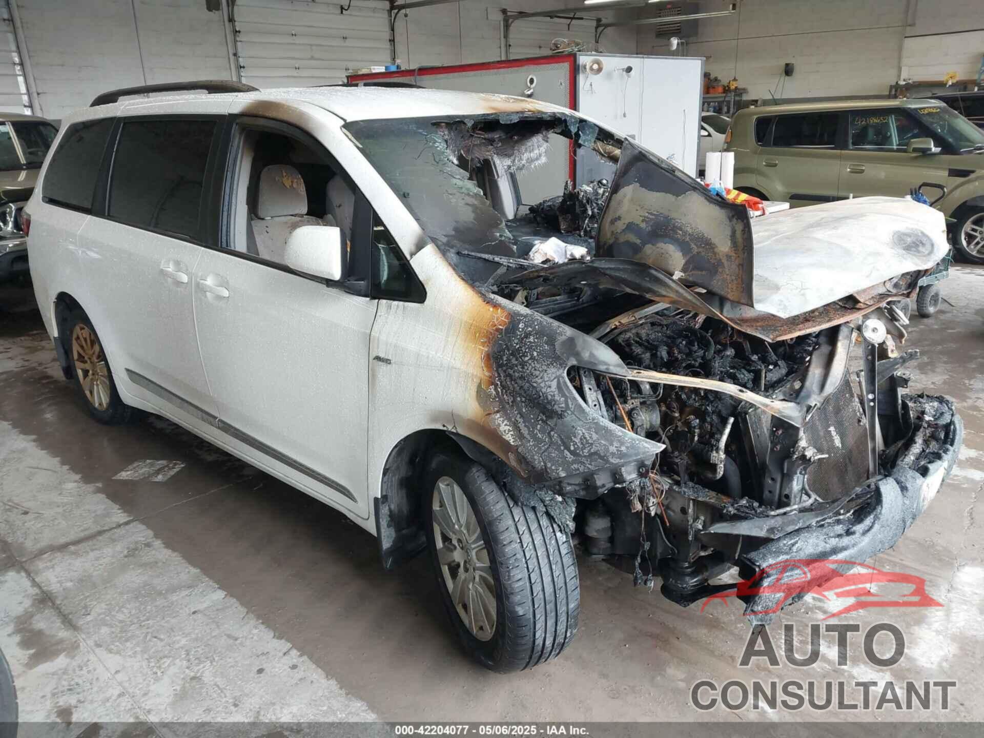 TOYOTA SIENNA 2017 - 5TDJZ3DC5HS180200