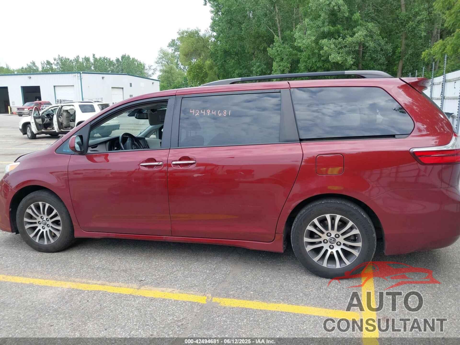 TOYOTA SIENNA 2019 - 5TDYZ3DC6KS996645