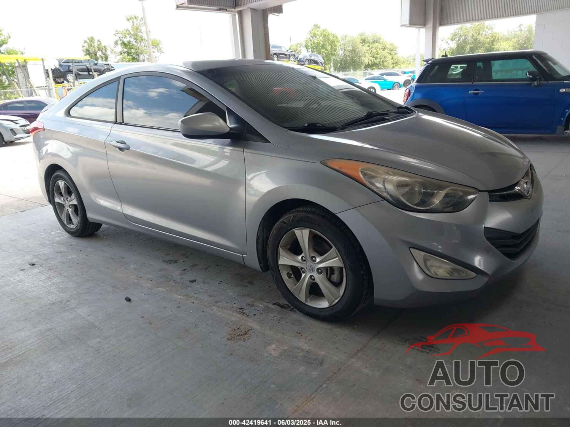HYUNDAI ELANTRA 2013 - KMHDH6AE3DU022642