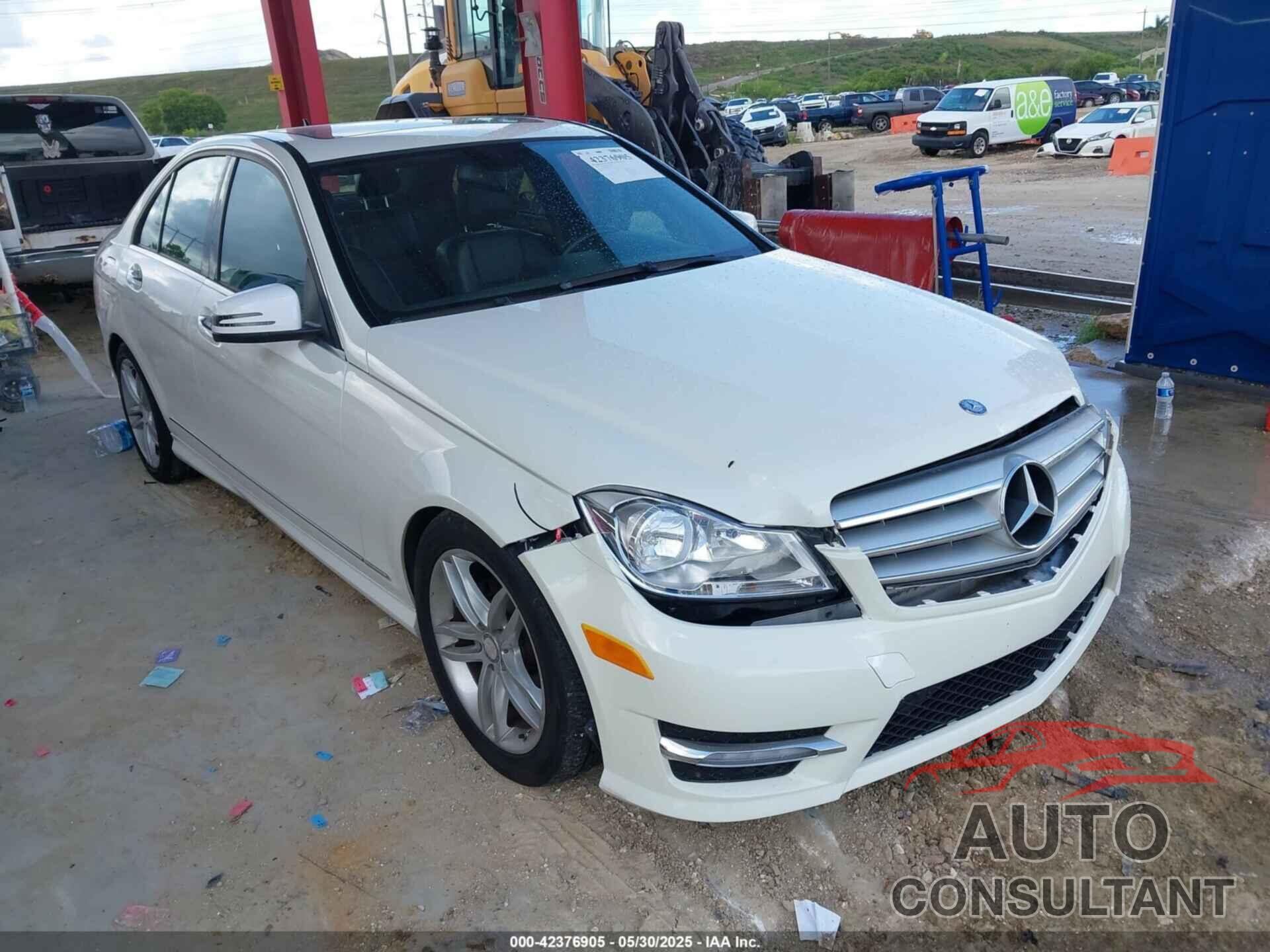 MERCEDES-BENZ C 300 2012 - WDDGF8BB0CA649781