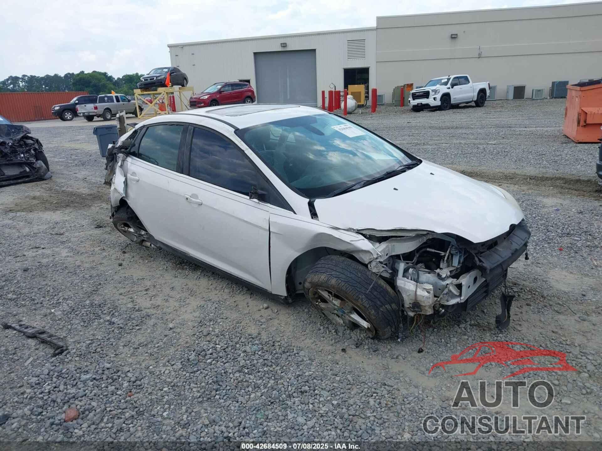 FORD FOCUS 2012 - 1FAHP3J22CL288077