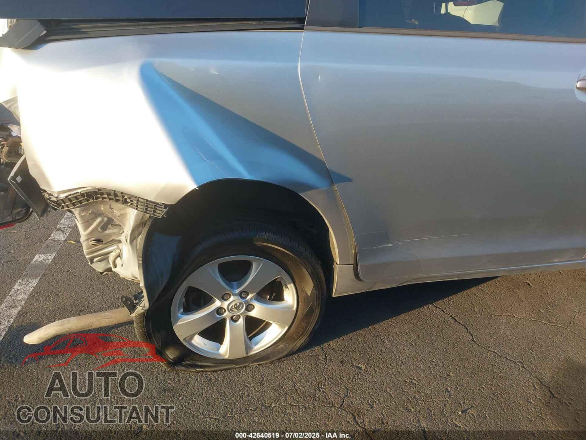 TOYOTA SIENNA 2017 - 5TDKZ3DC2HS856414
