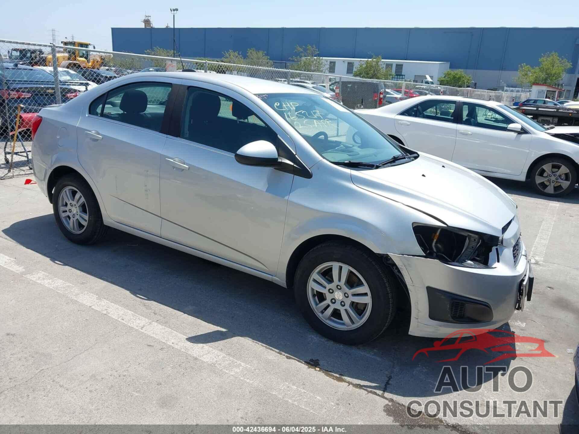 CHEVROLET SONIC 2015 - 1G1JC5SH7F4101381