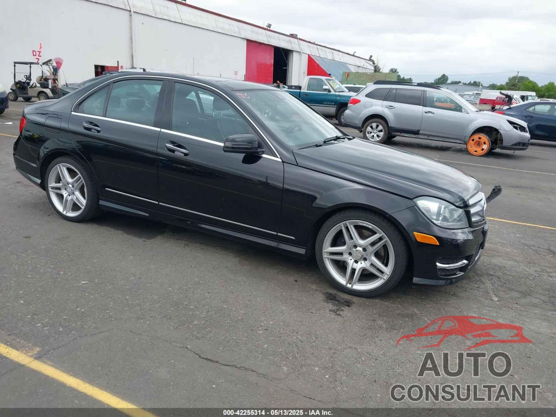 MERCEDES-BENZ C 300 2013 - WDDGF8AB0DR296804