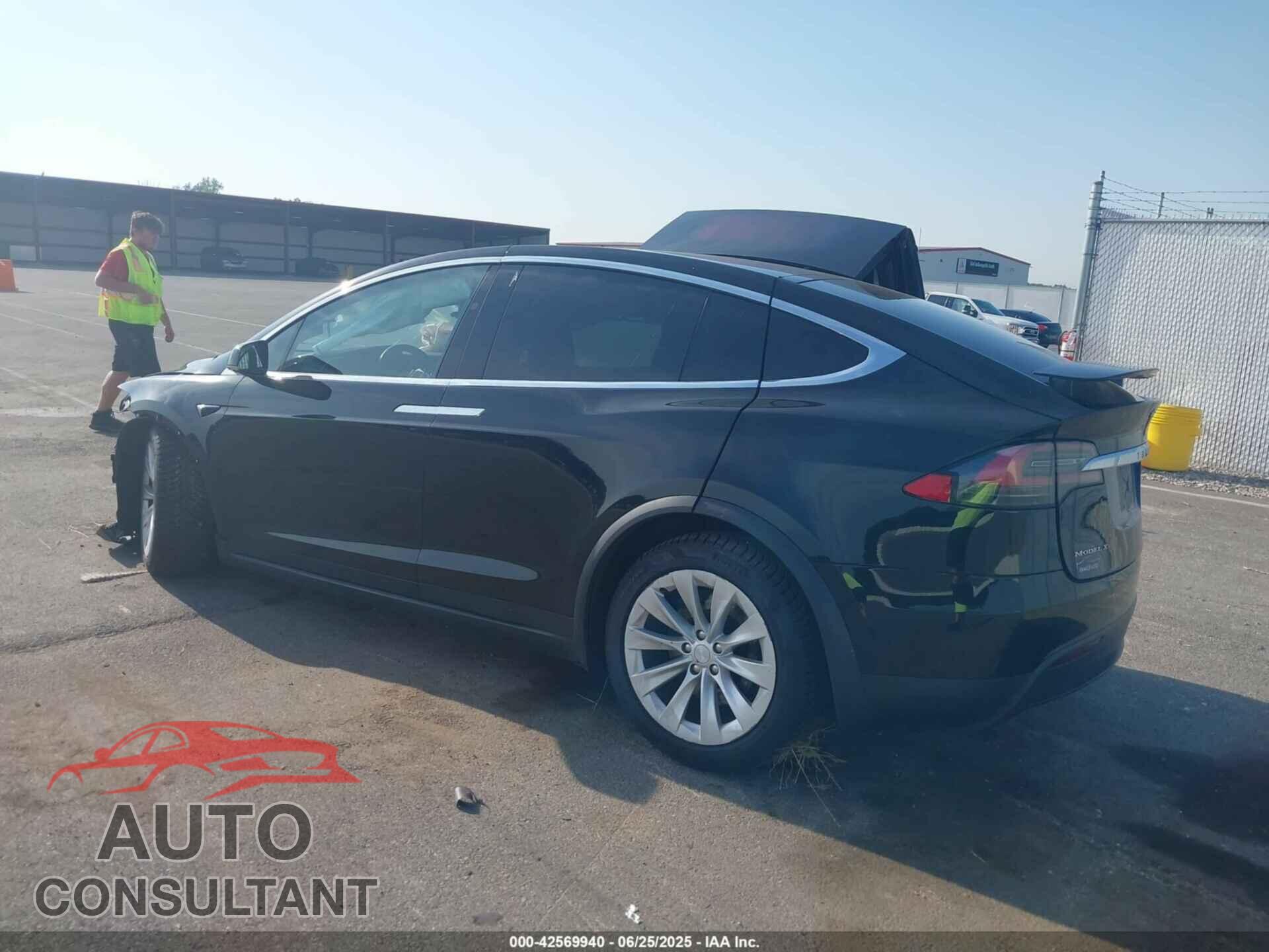 TESLA MODEL X 2017 - 5YJXCAE20HF038248