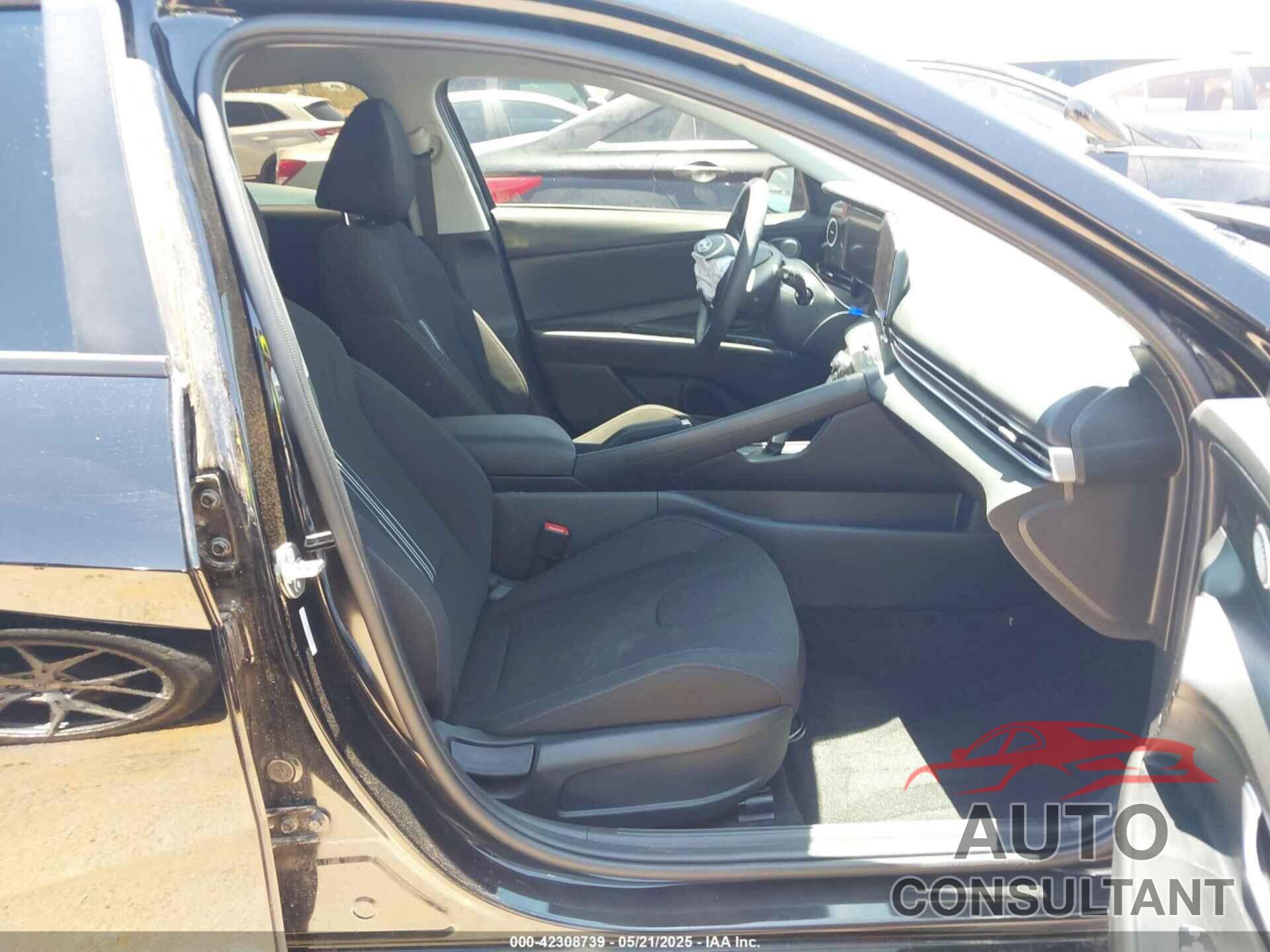 HYUNDAI ELANTRA 2024 - KMHLM4DG8RU682661