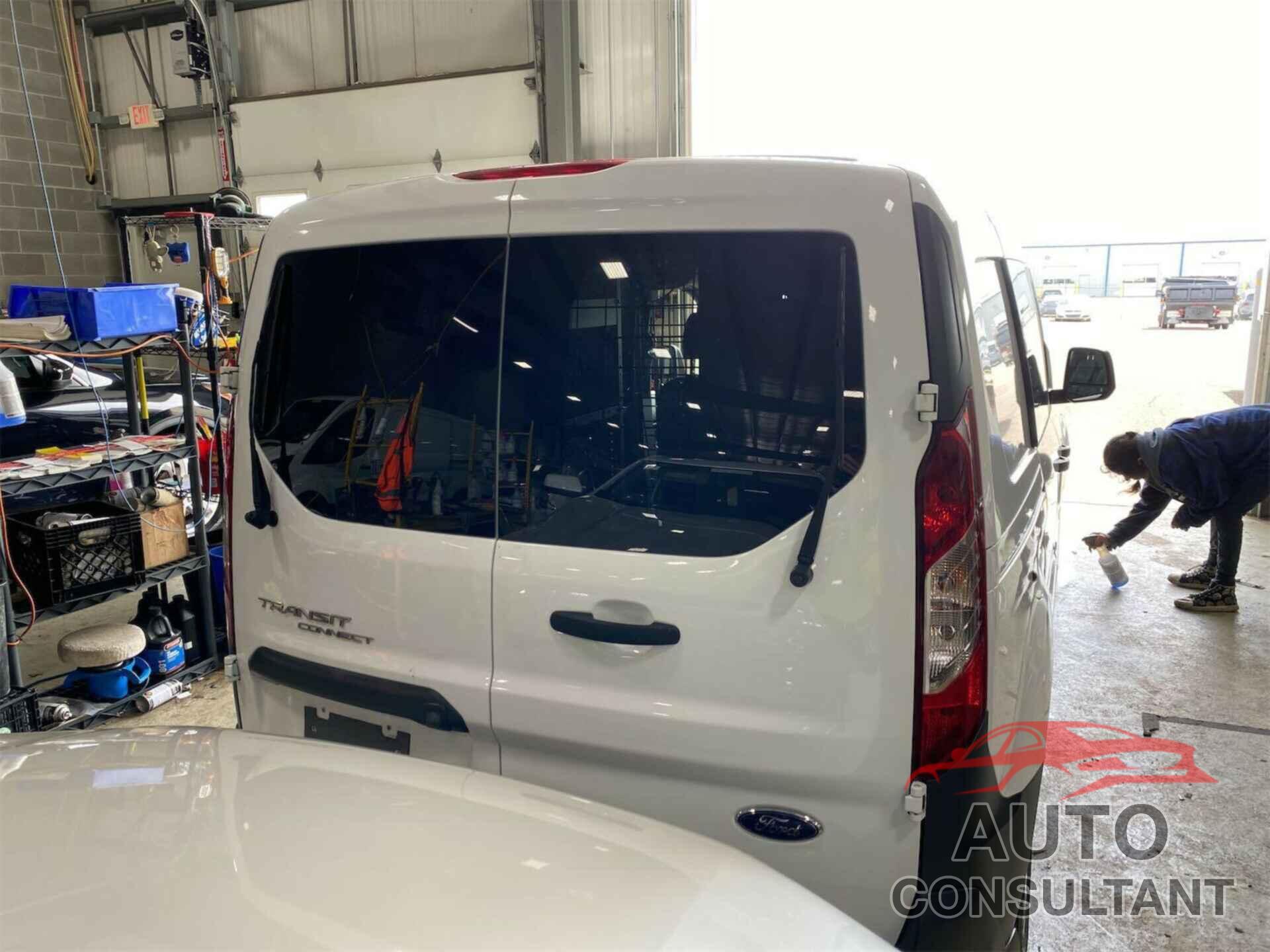 FORD TRANSIT CONNECT 2017 - NM0LS7E74H1317451