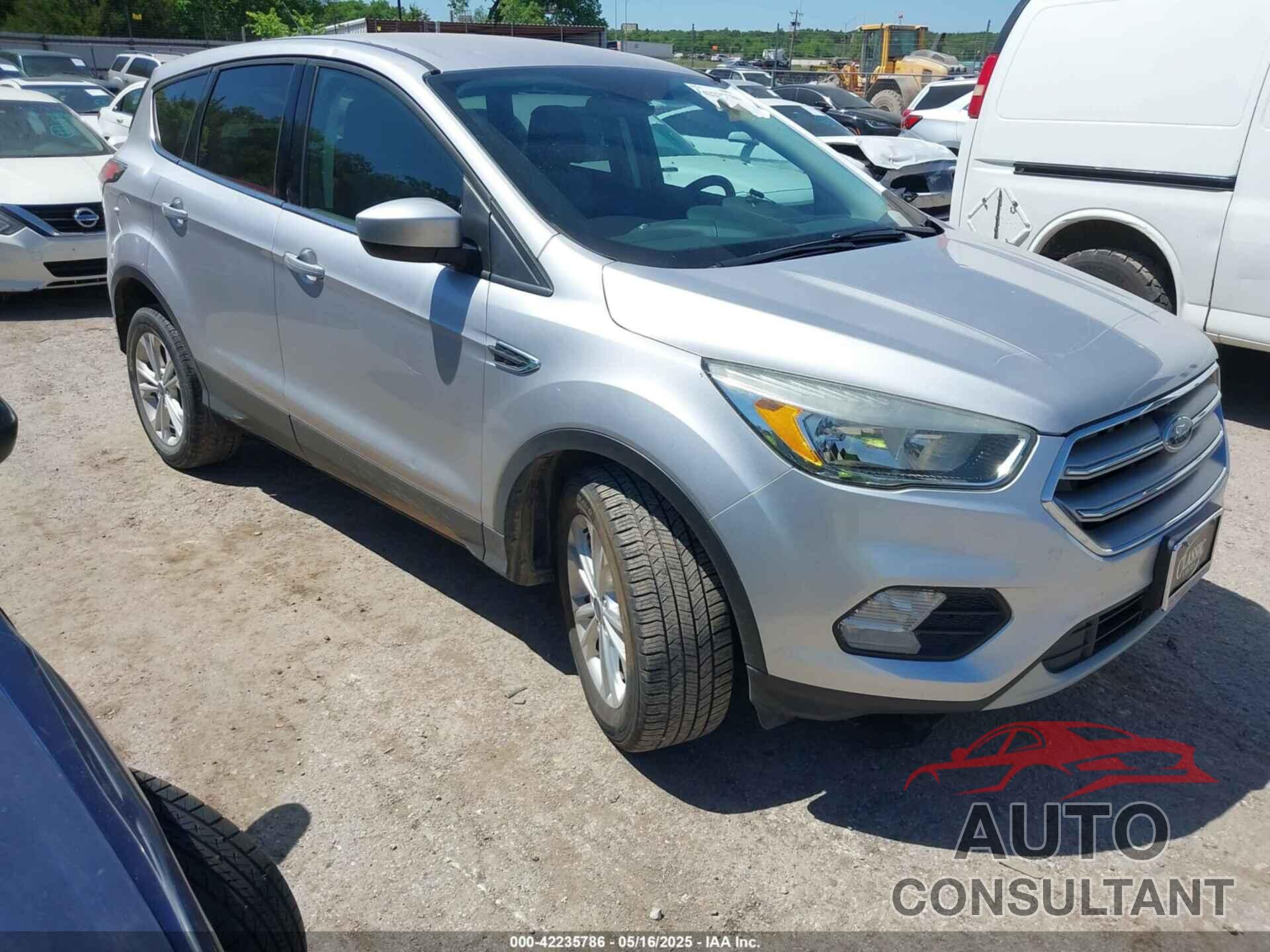FORD ESCAPE 2017 - 1FMCU0GD4HUB29160
