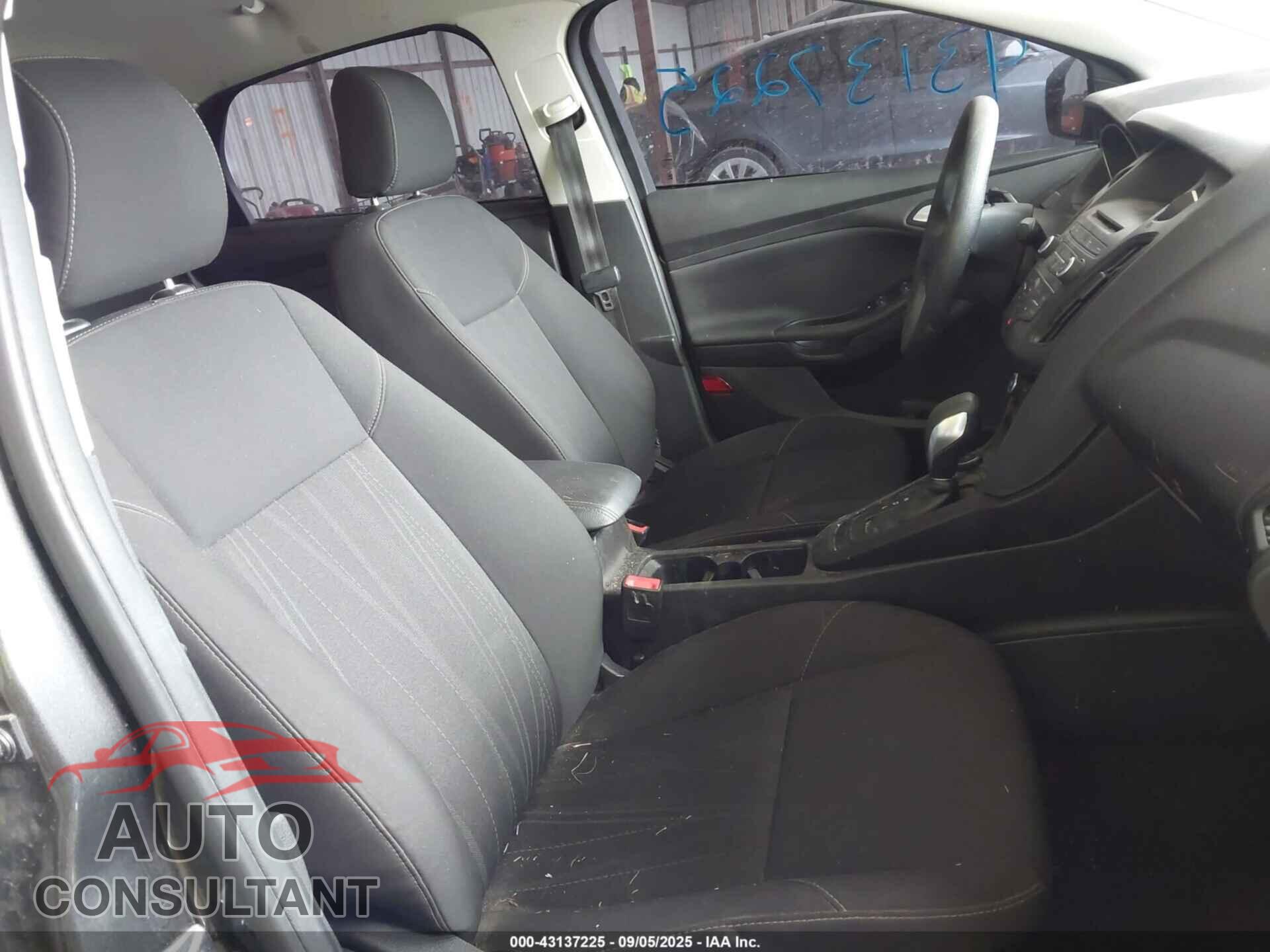 FORD FOCUS 2017 - 1FADP3F24HL299533