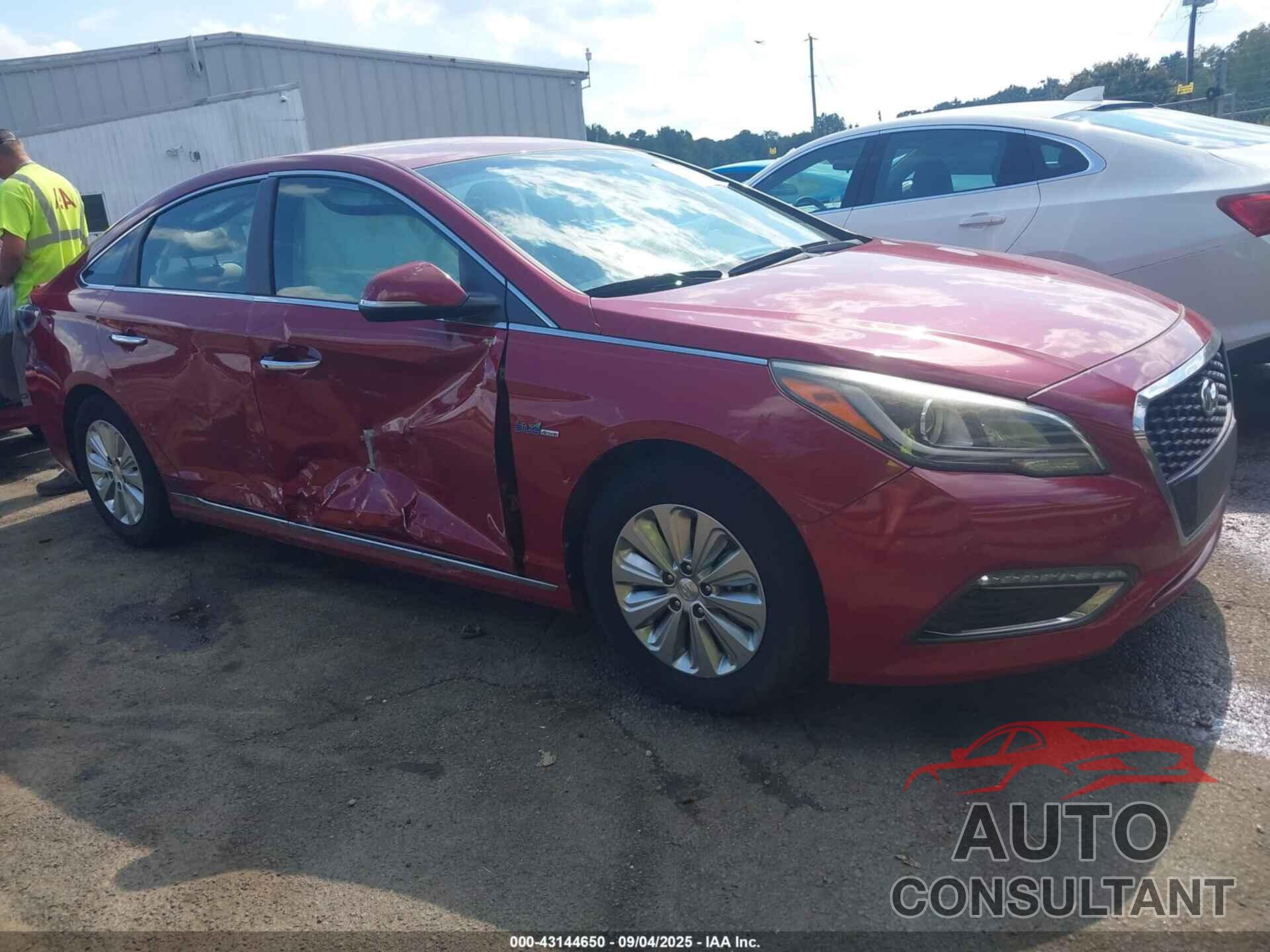 HYUNDAI SONATA HYBRID 2016 - KMHE24L12GA028815