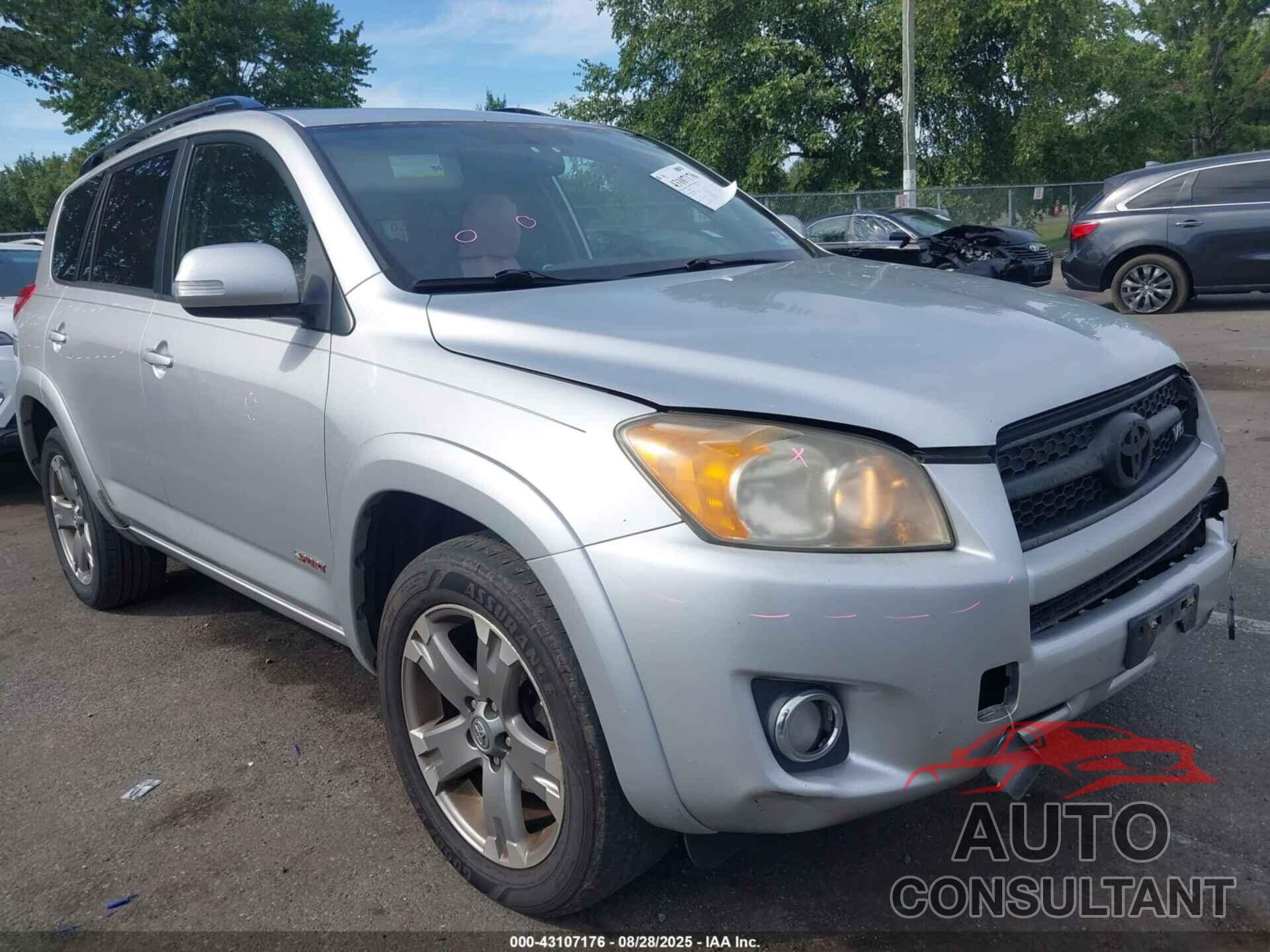 TOYOTA RAV4 2011 - JTMRK4DV6B5102357