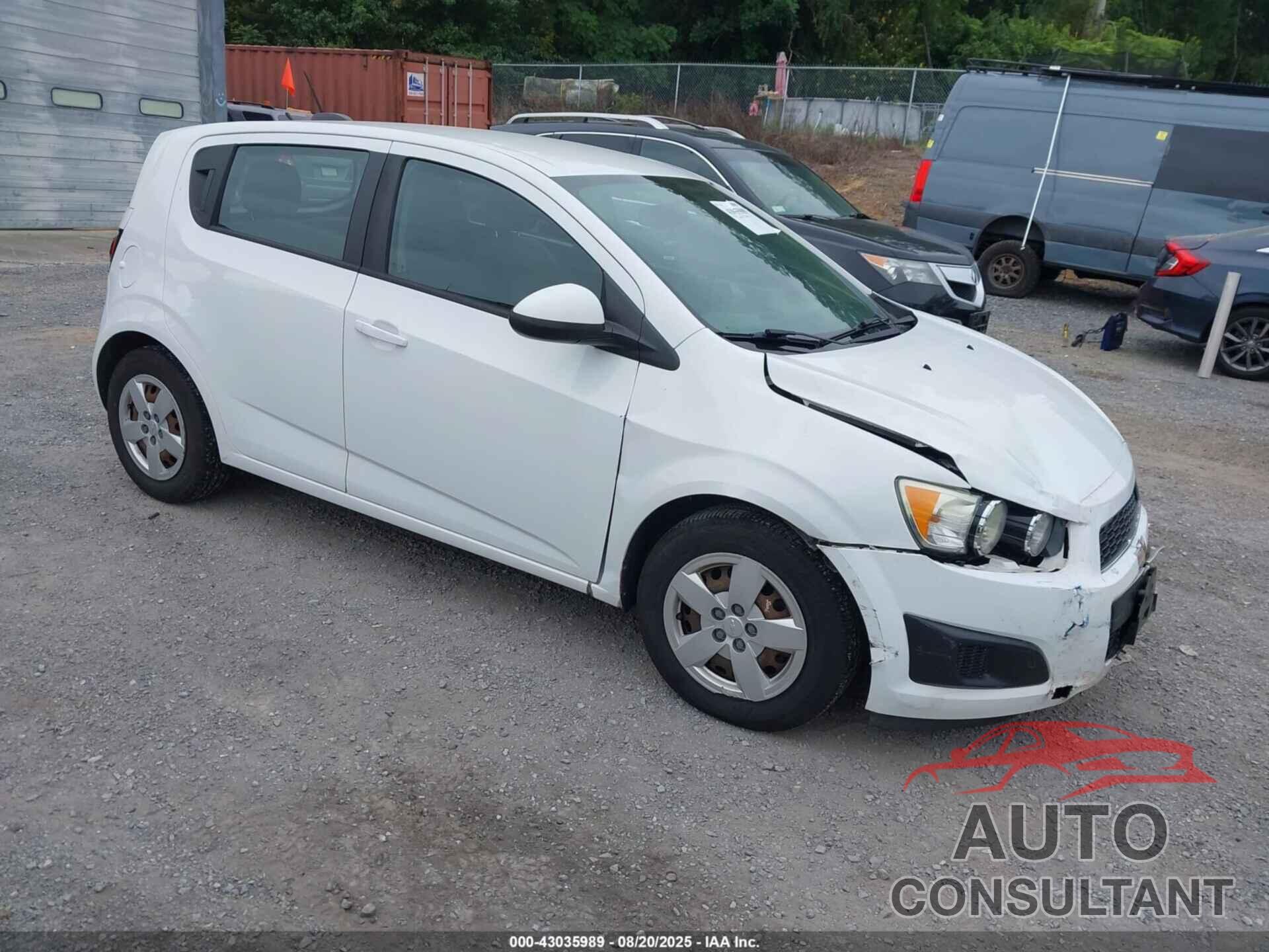 CHEVROLET SONIC 2015 - 1G1JA6SH2F4145395