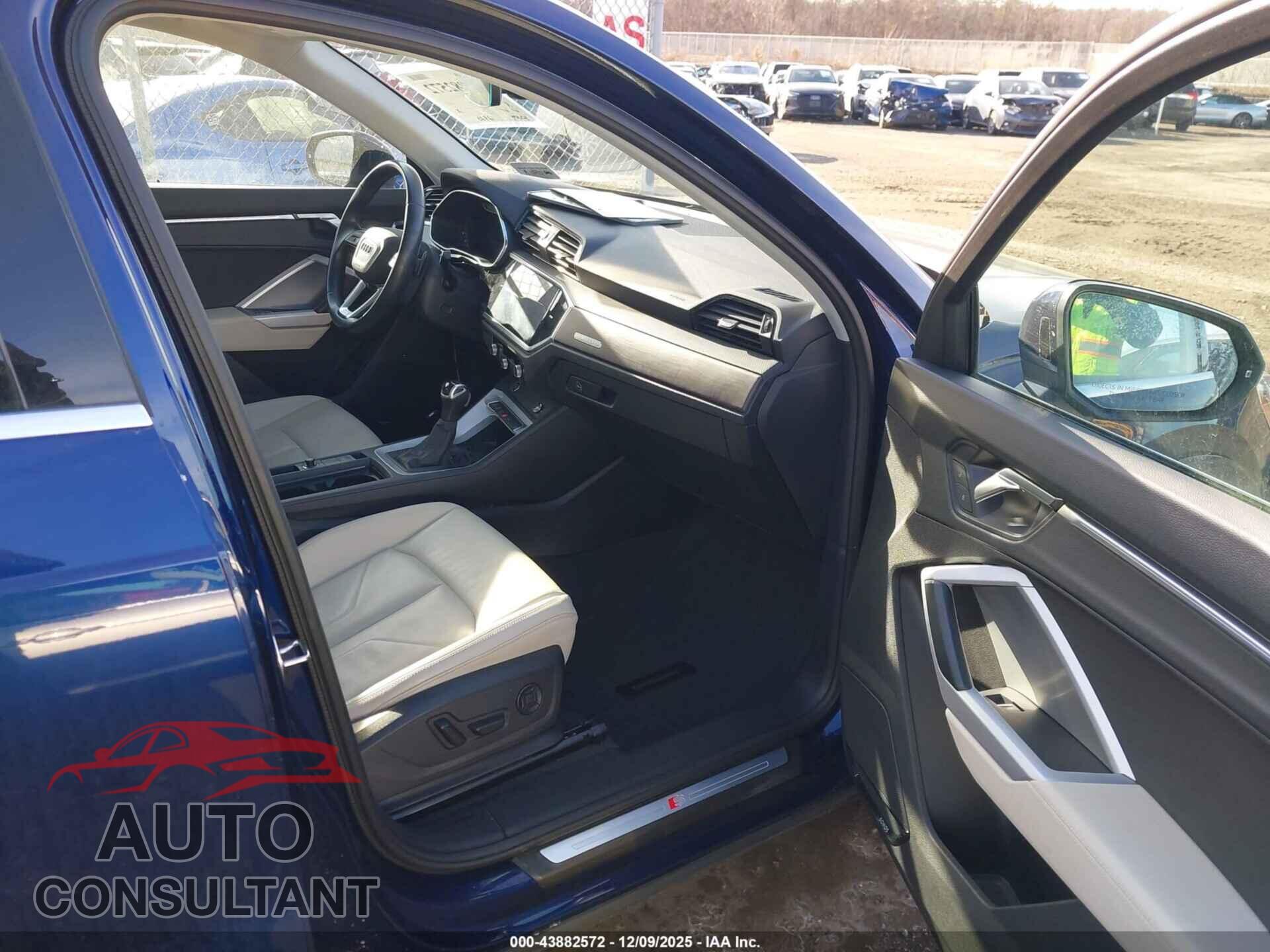 AUDI Q3 2023 - WA1EECF3XP1052079