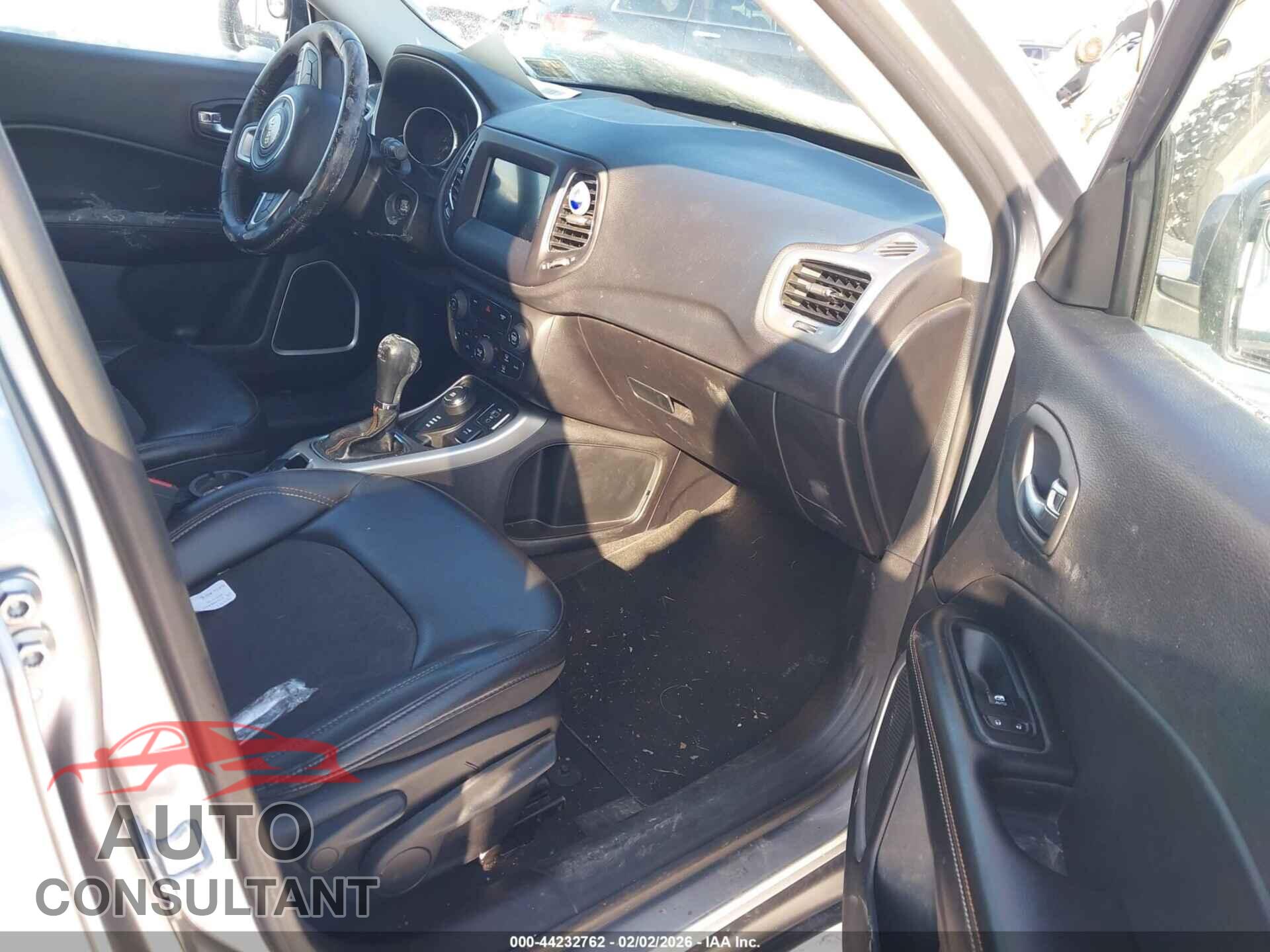 JEEP COMPASS 2019 - 3C4NJDBB8KT595744