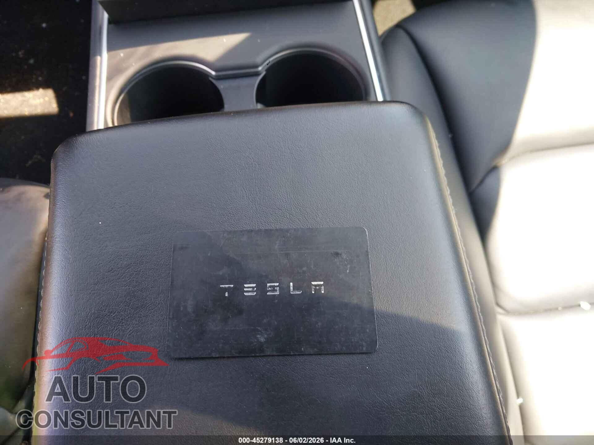 TESLA MODEL Y 2021 - 5YJYGDEDXMF103015