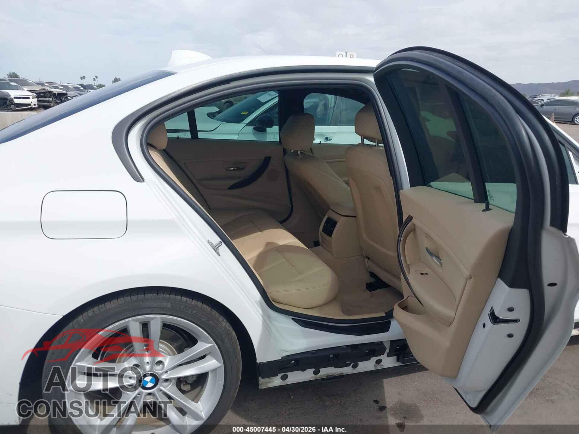 BMW 320I 2016 - WBA8E1G50GNU10044