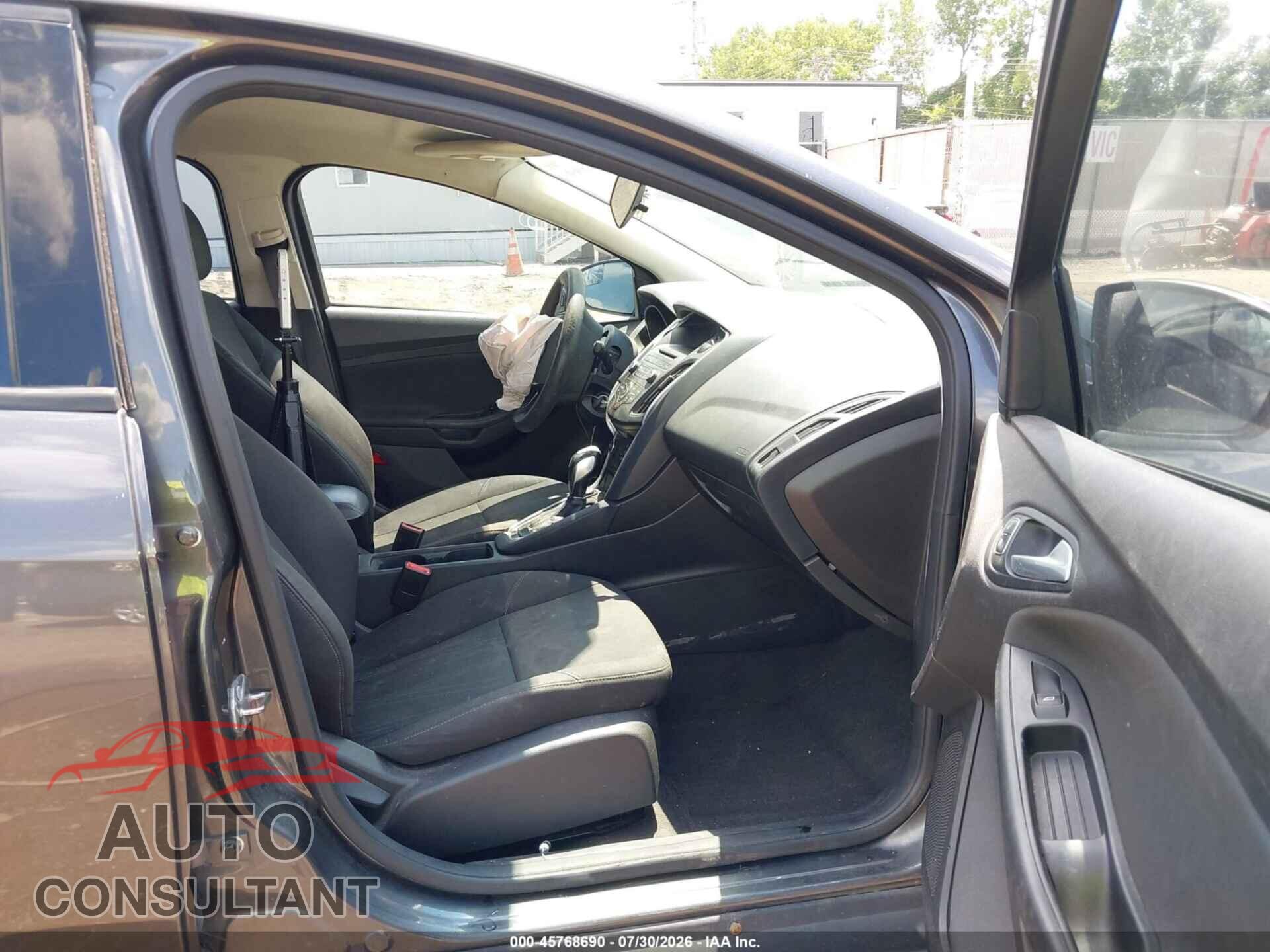 FORD FOCUS 2015 - 1FADP3F22FL381872