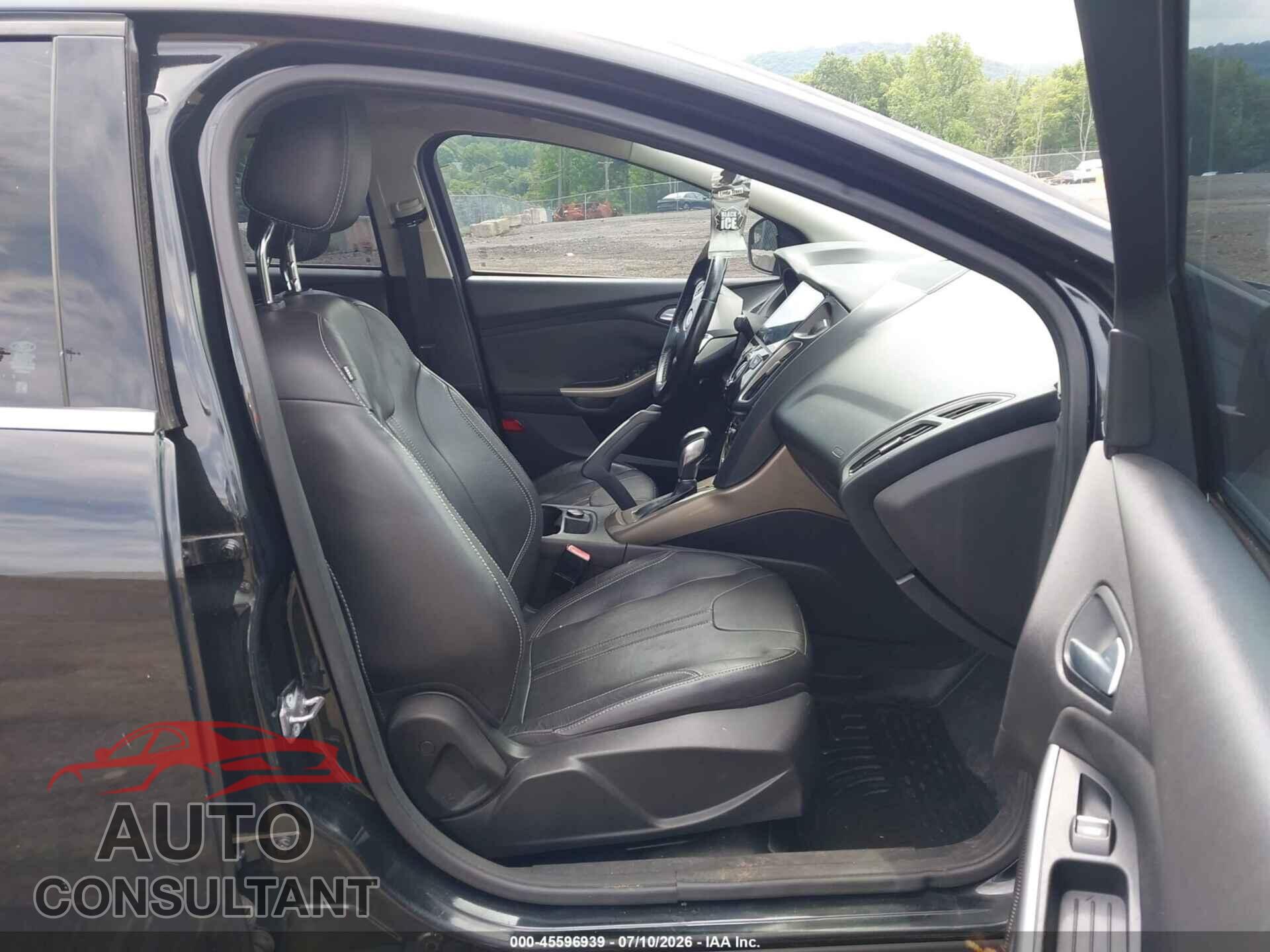 FORD FOCUS 2012 - 1FAHP3H28CL105965