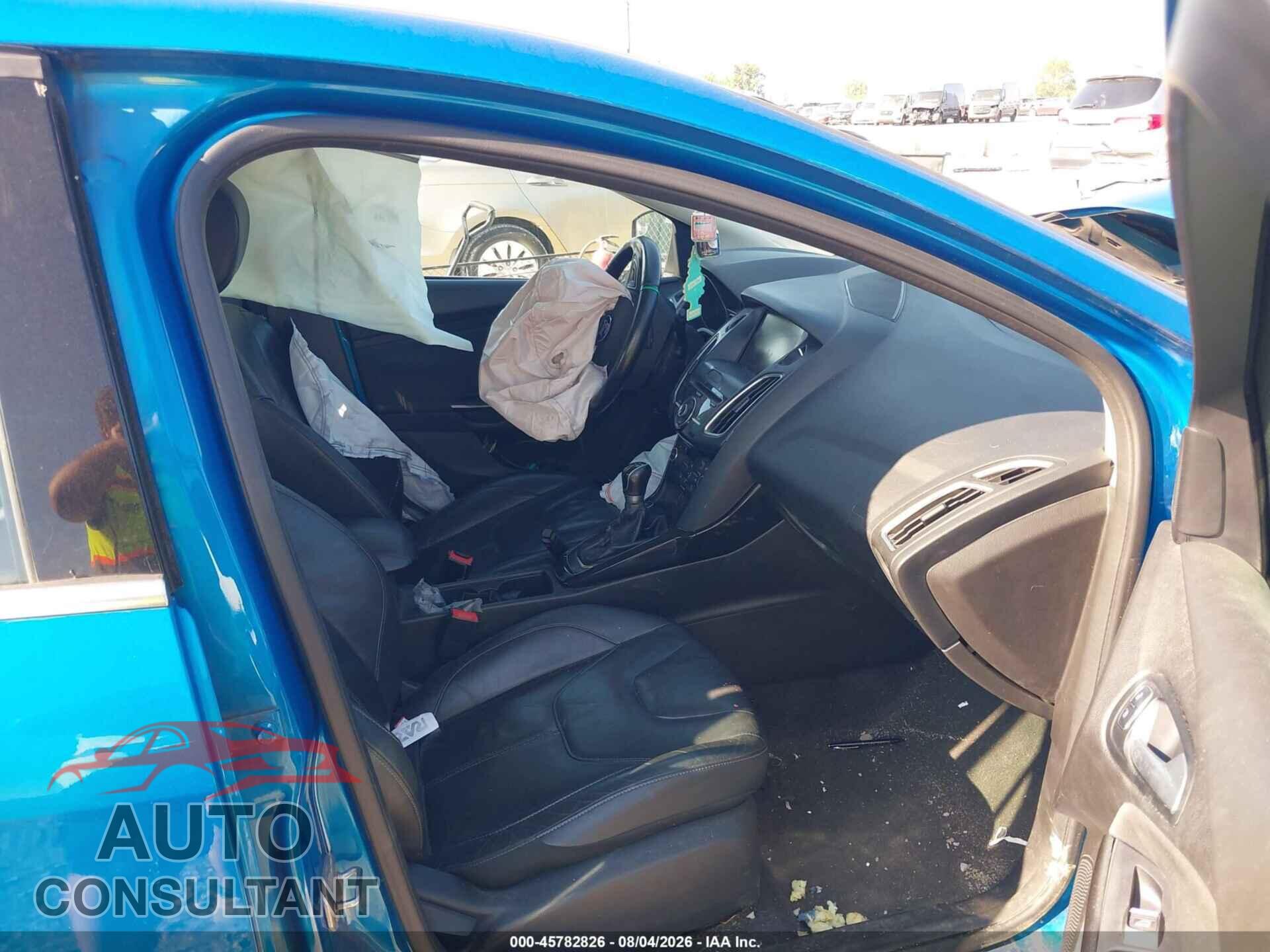 FORD FOCUS 2015 - 1FADP3N21FL355796