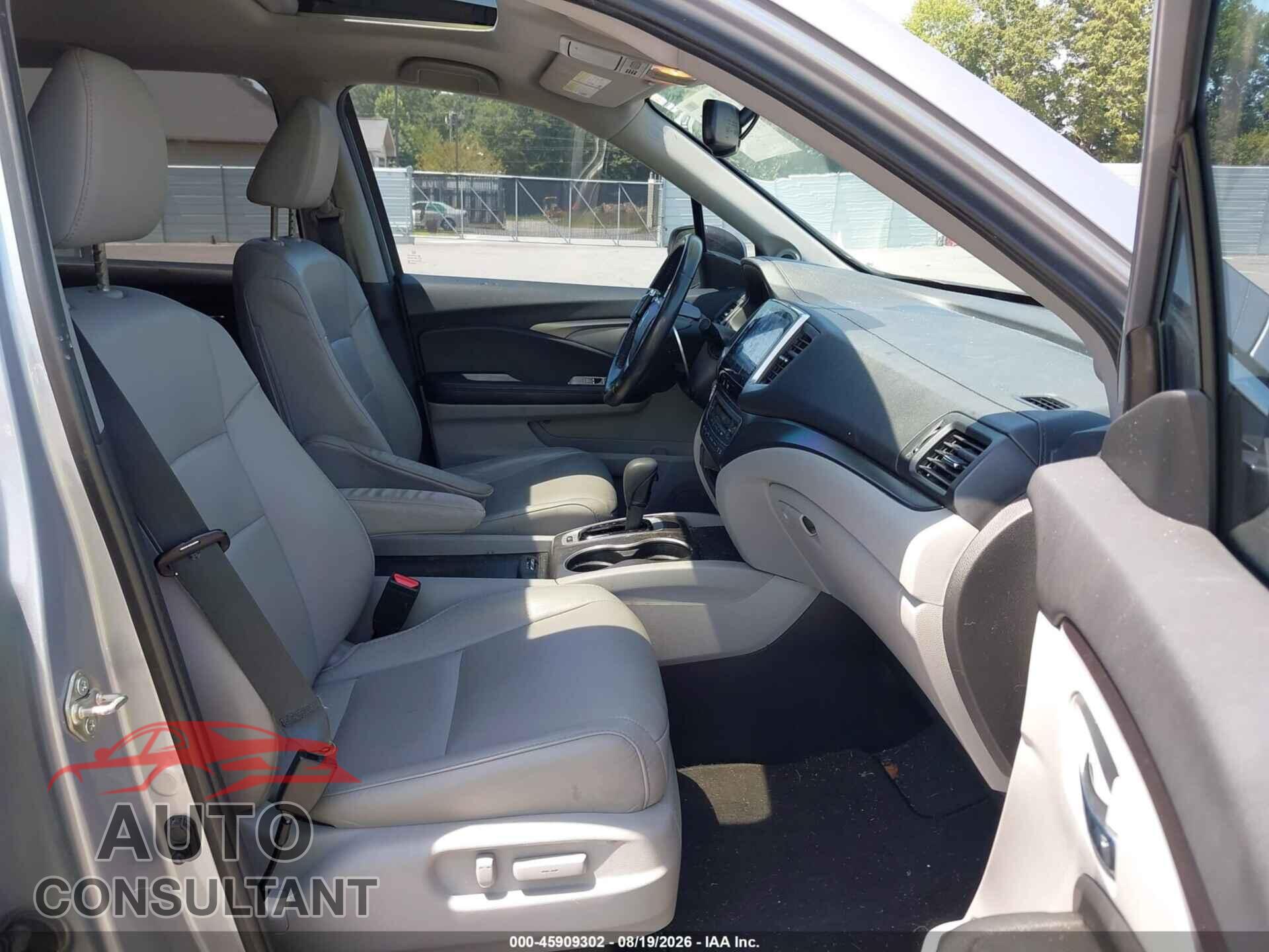 HONDA PILOT 2017 - 5FNYF6H52HB064350