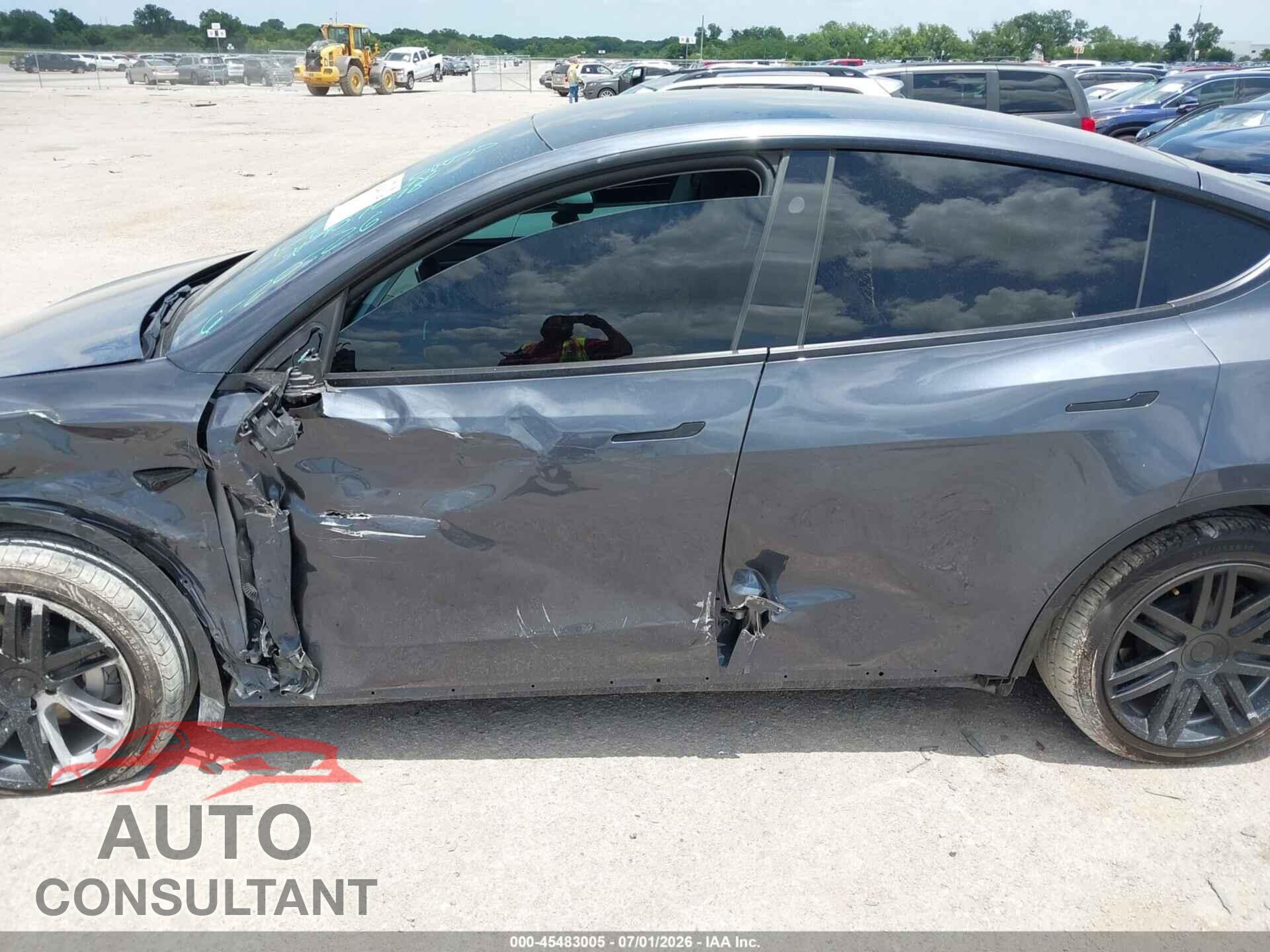 TESLA MODEL Y 2024 - 7SAYGDEE6RA217626