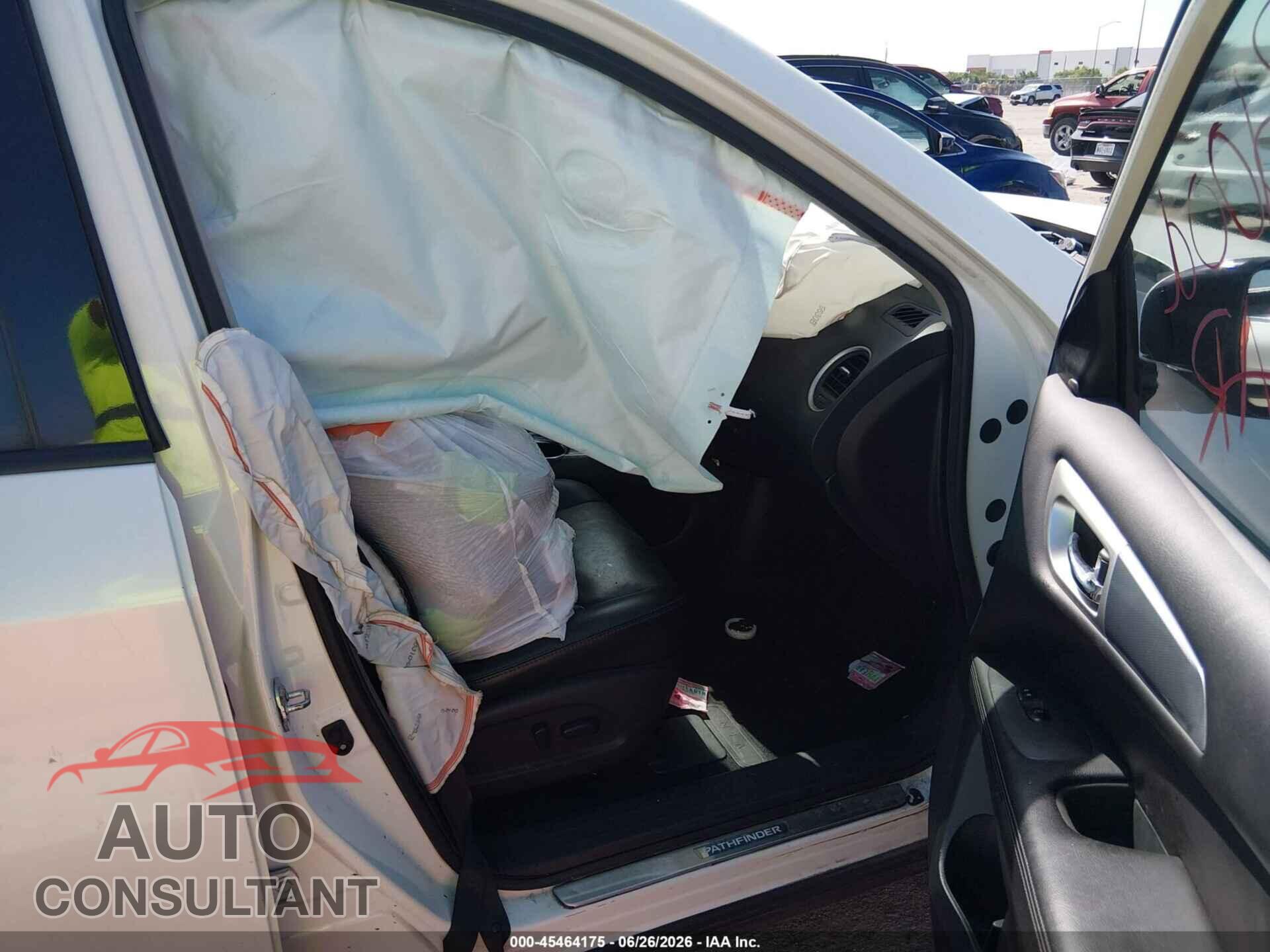 NISSAN PATHFINDER 2017 - 5N1DR2MN1HC632617