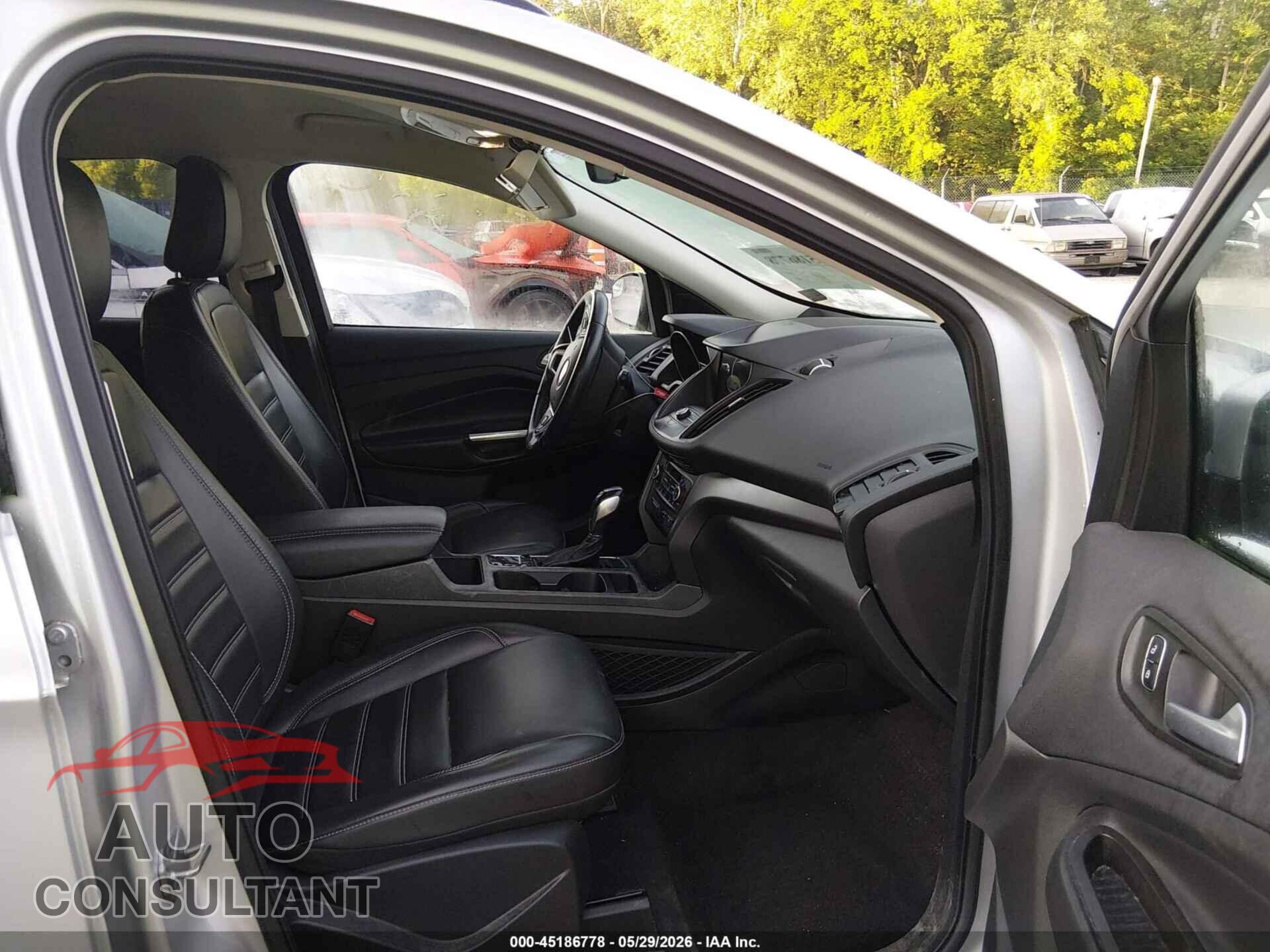 FORD ESCAPE 2019 - 1FMCU9HD0KUC43246