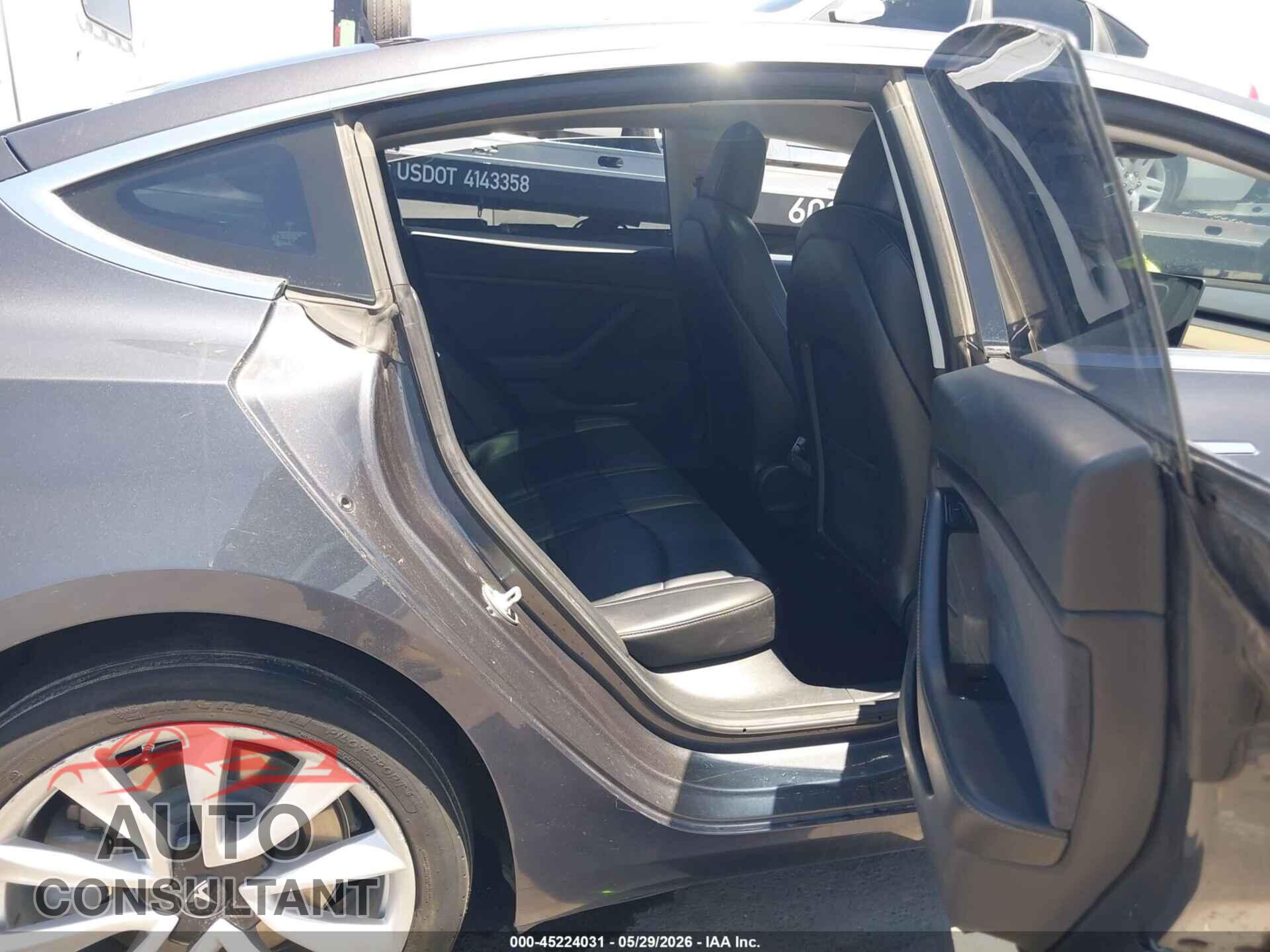 TESLA MODEL 3 2018 - 5YJ3E1EA1JF004549