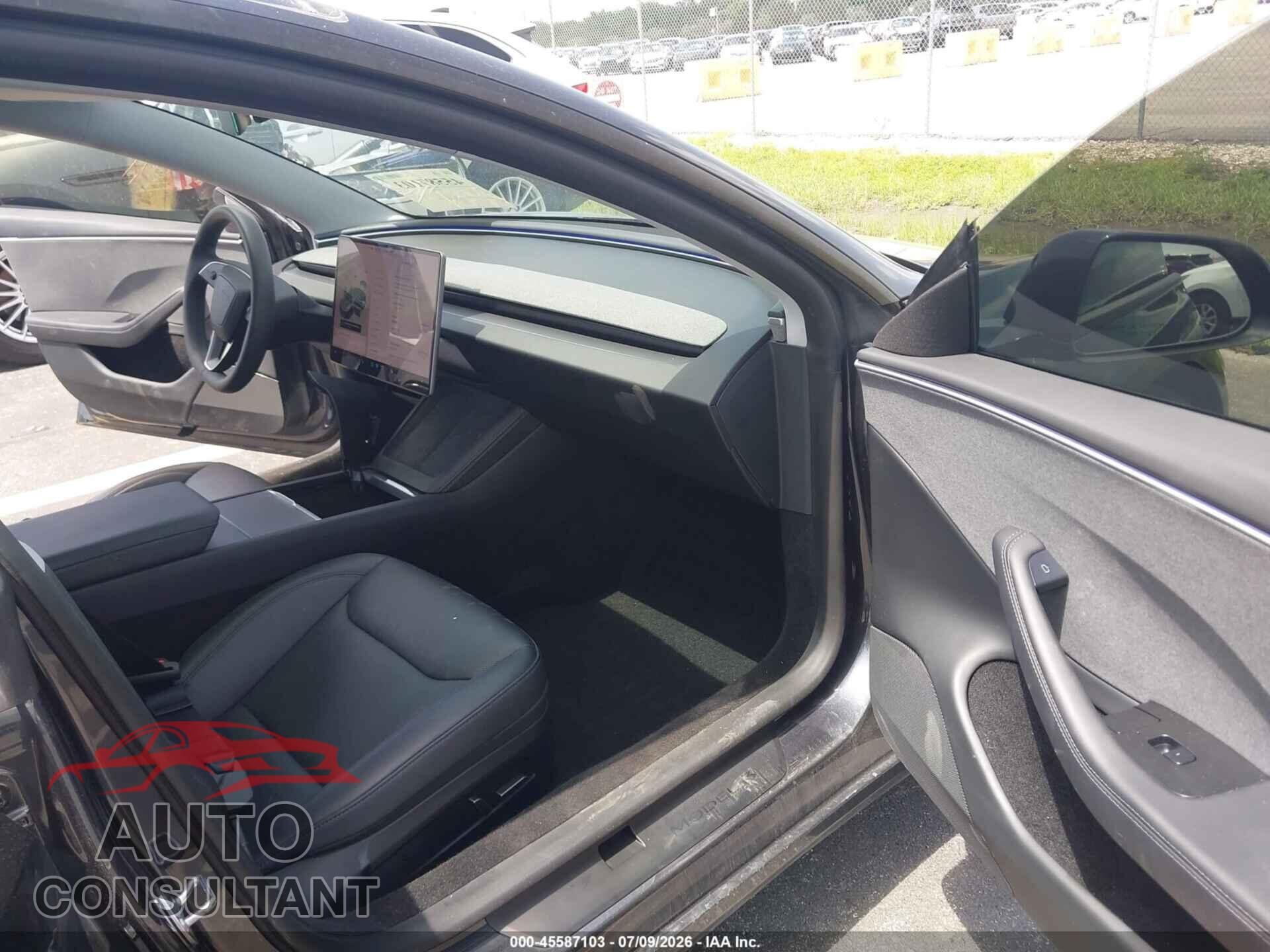 TESLA MODEL 3 2025 - 5YJ3E1EA8SF988879