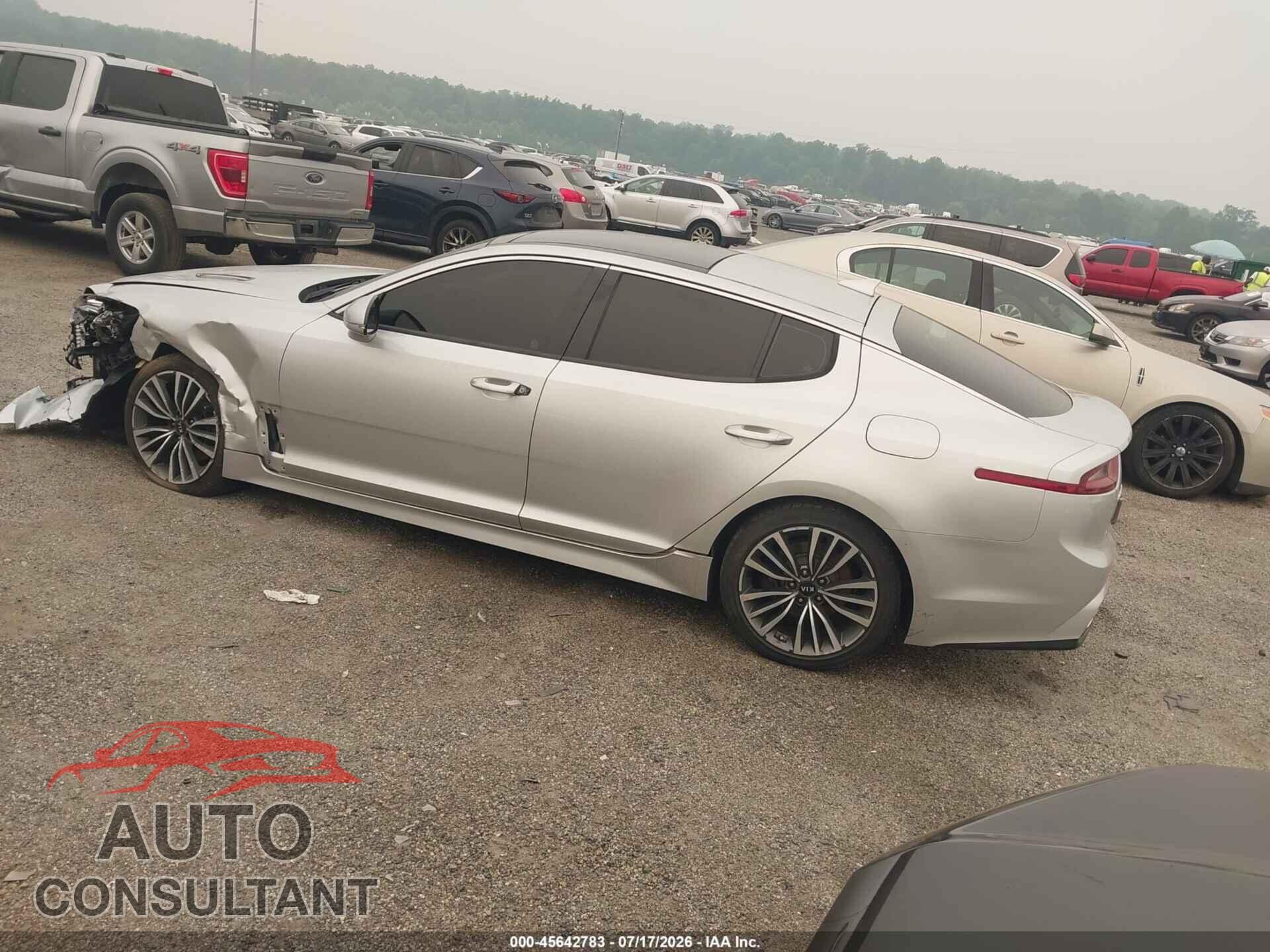 KIA STINGER 2018 - KNAE25LAXJ6023010