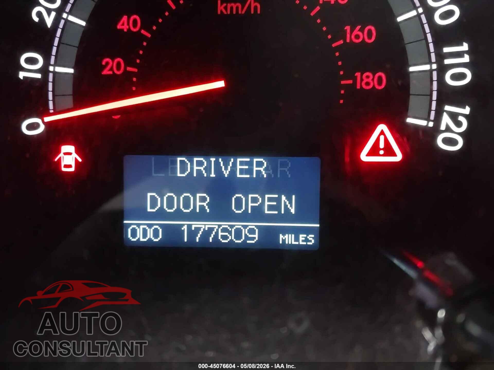 TOYOTA SEQUOIA 2011 - 5TDDW5G13BS047521