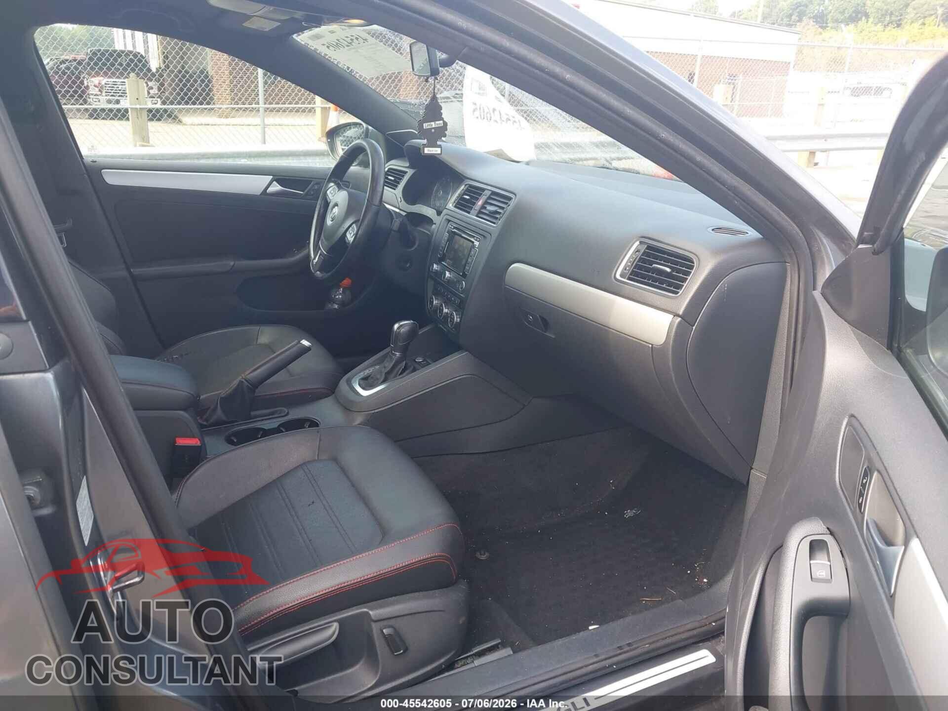 VOLKSWAGEN JETTA 2013 - 3VW4A7AJ3DM240819
