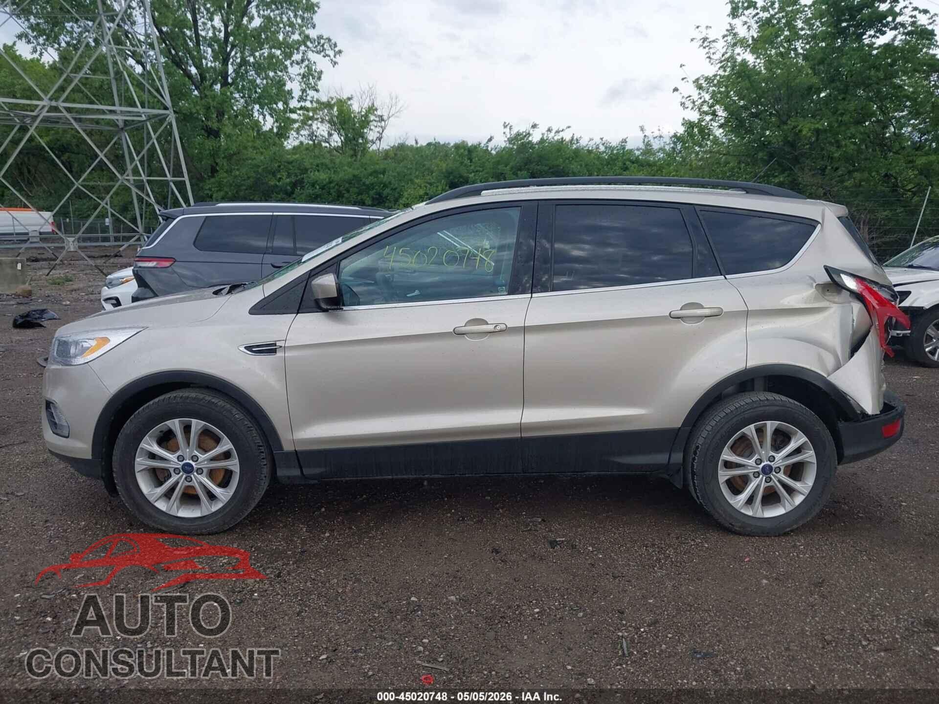 FORD ESCAPE 2017 - 1FMCU0GD4HUD83595