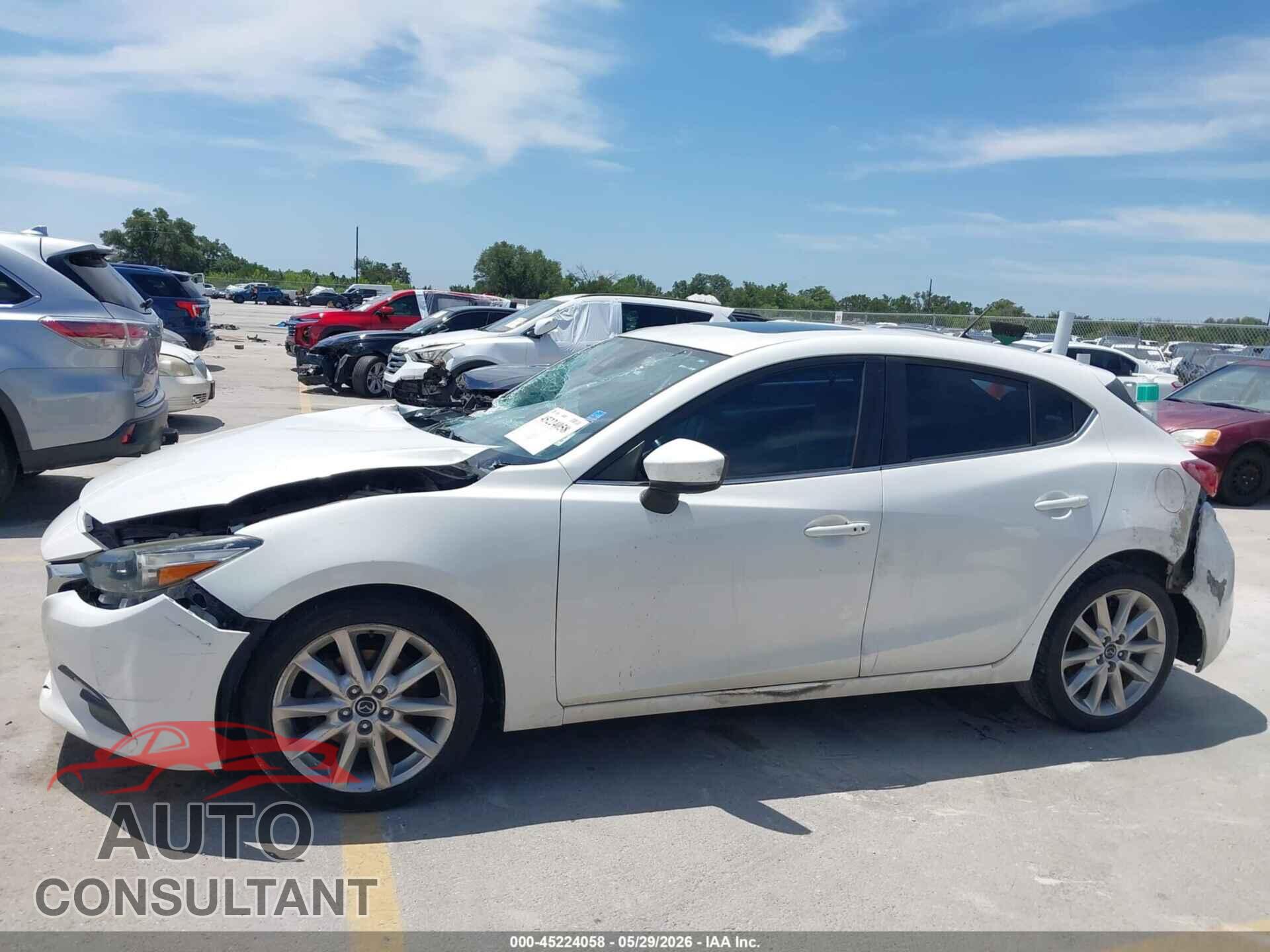 MAZDA MAZDA3 2017 - JM1BN1L36H1115715