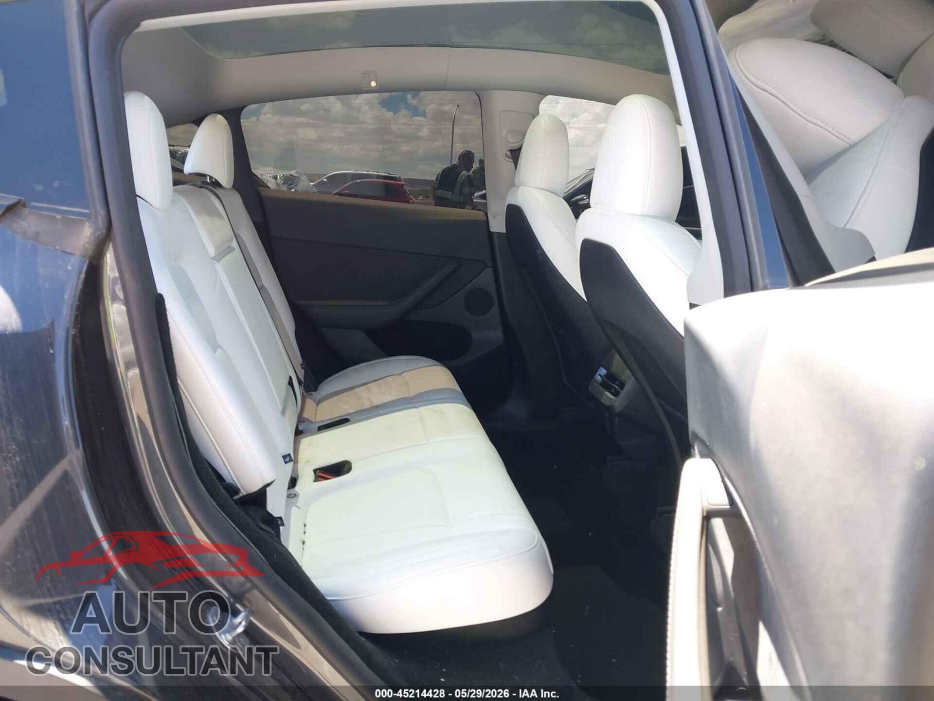 TESLA MODEL Y 2025 - 7SAYGDED1SF243289