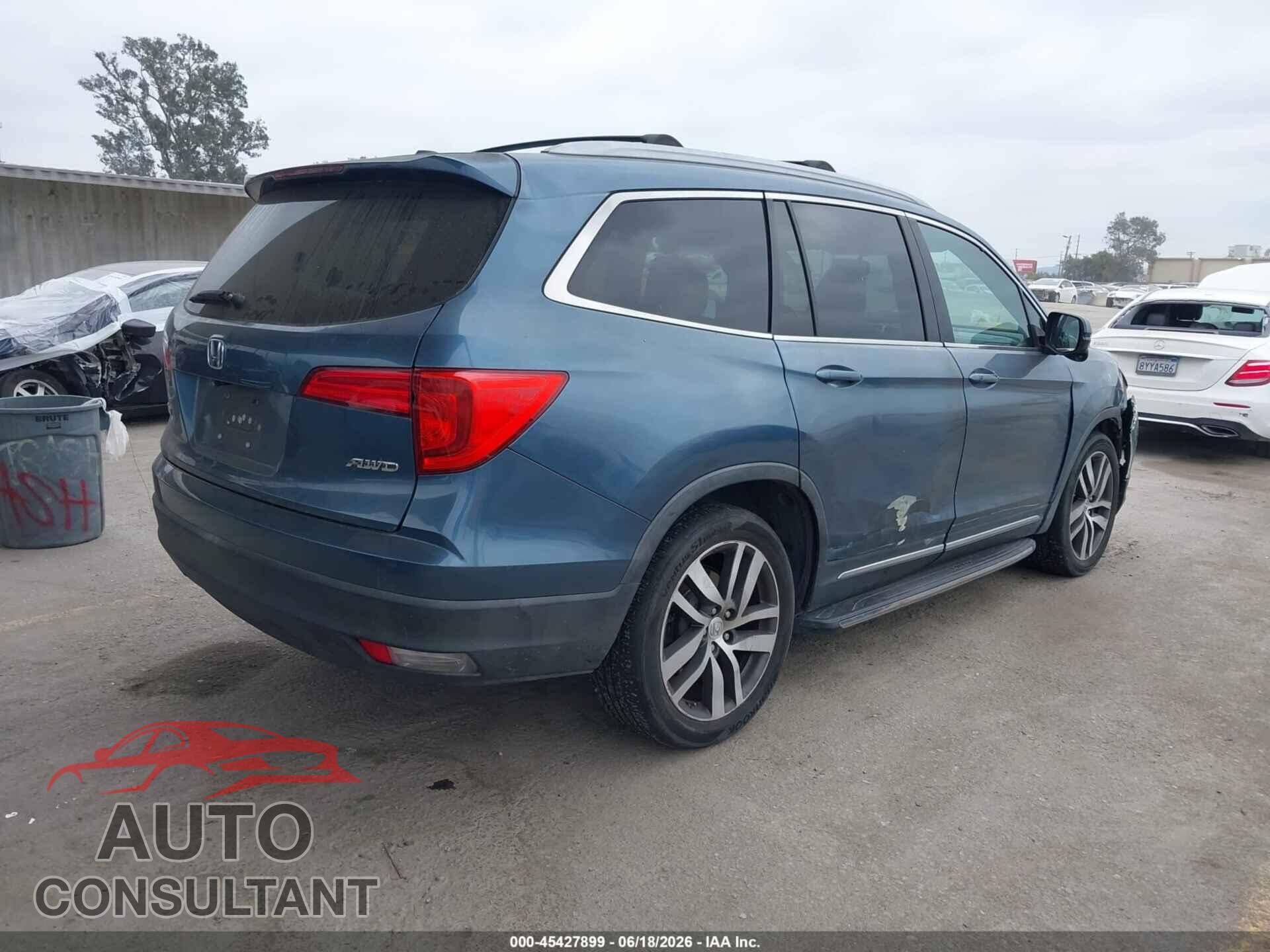 HONDA PILOT 2016 - 5FNYF6H83GB008345