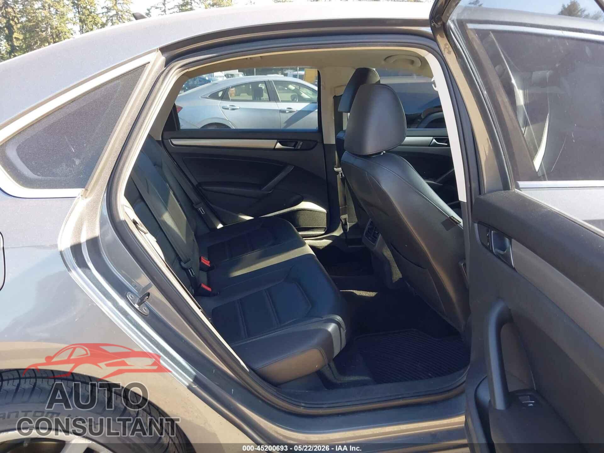 VOLKSWAGEN PASSAT 2014 - 1VWBT7A35EC117366