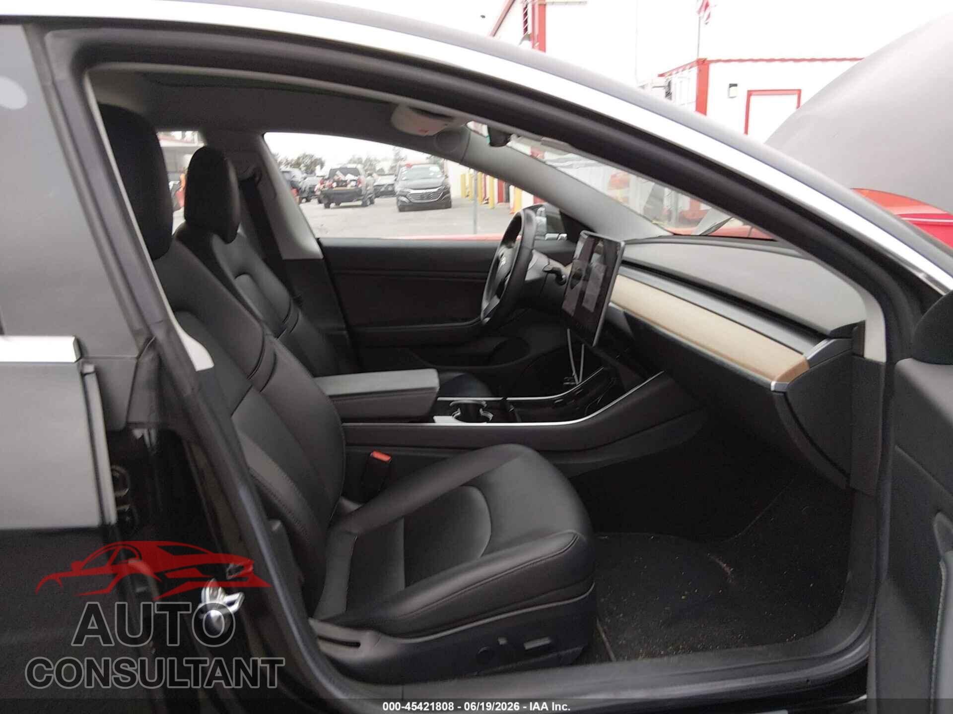 TESLA MODEL 3 2018 - 5YJ3E1EA9JF010728