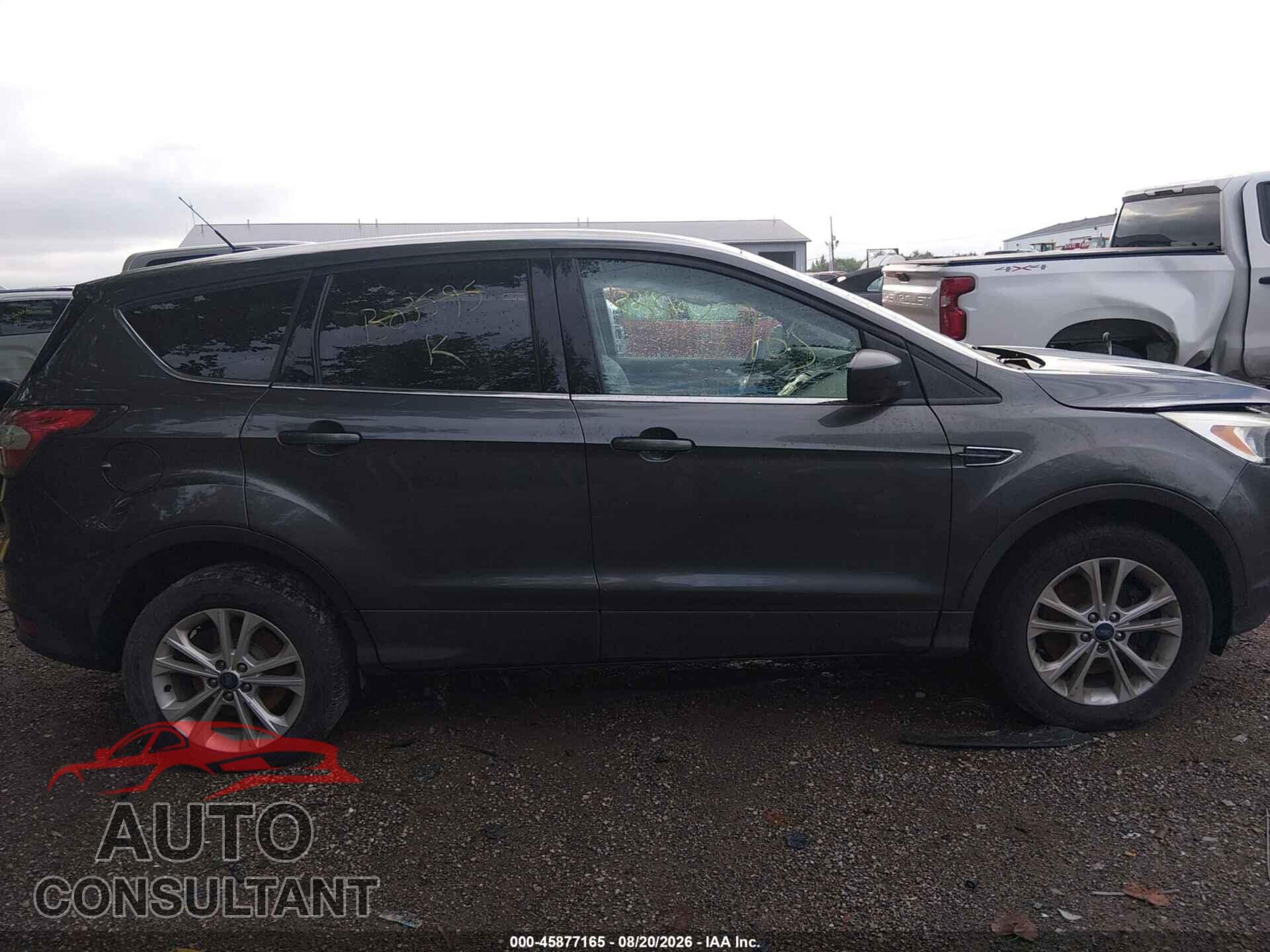 FORD ESCAPE 2017 - 1FMCU9GD2HUB03595