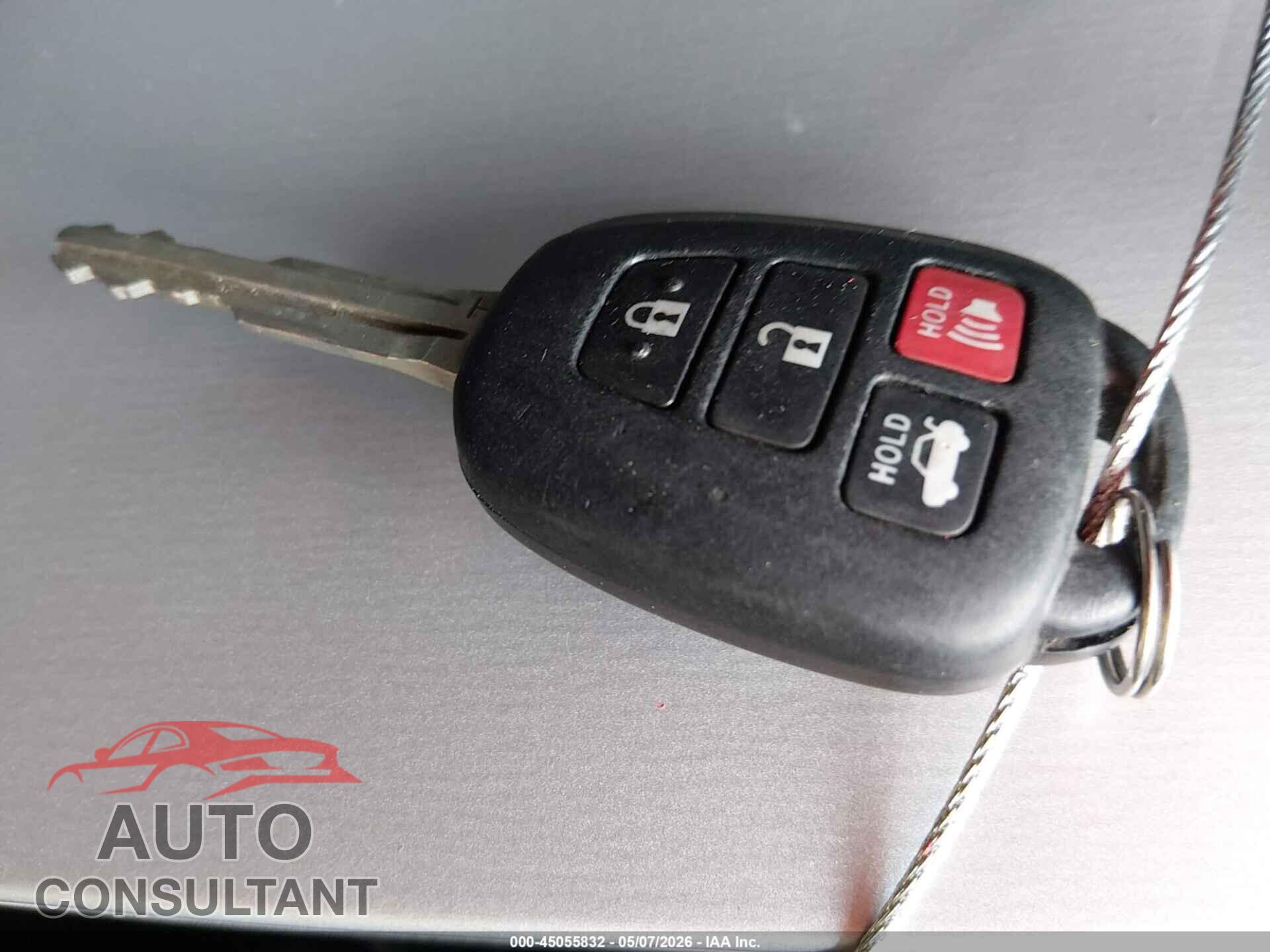 TOYOTA COROLLA 2018 - 2T1BURHE5JC970189