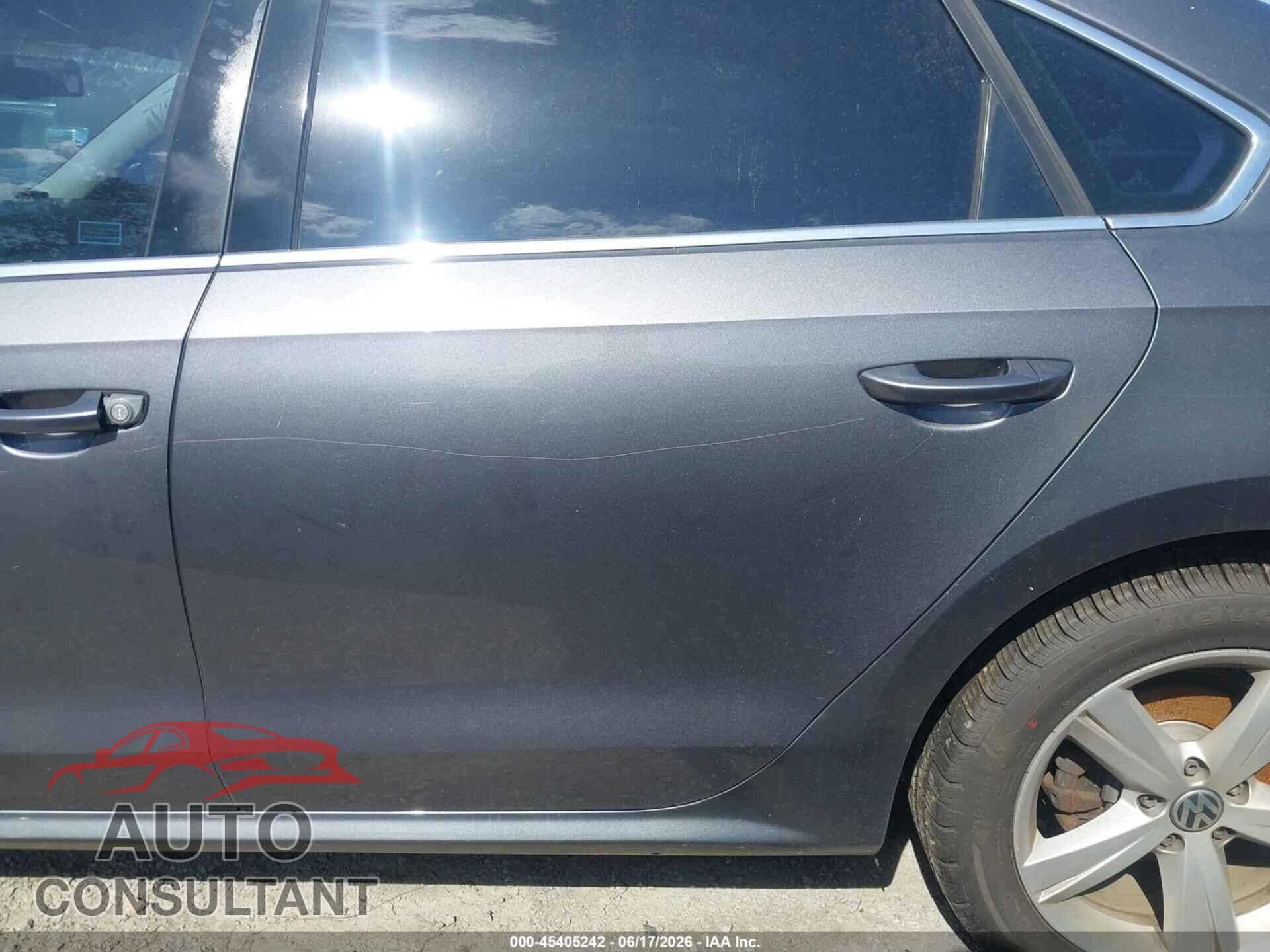 VOLKSWAGEN PASSAT 2012 - 1VWBN7A33CC026331