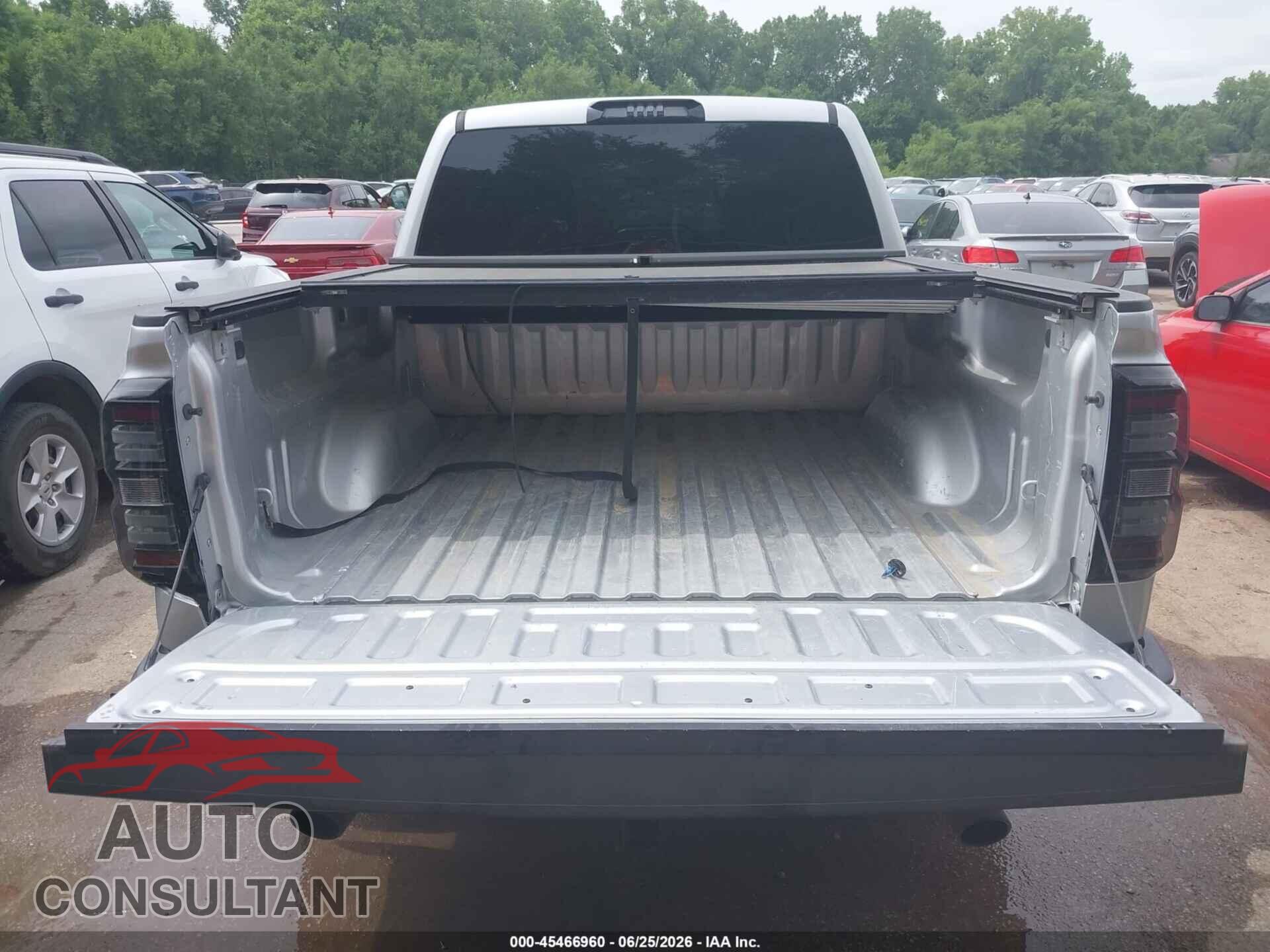 CHEVROLET SILVERADO 1500 2017 - 3GCUKREC4HG115727