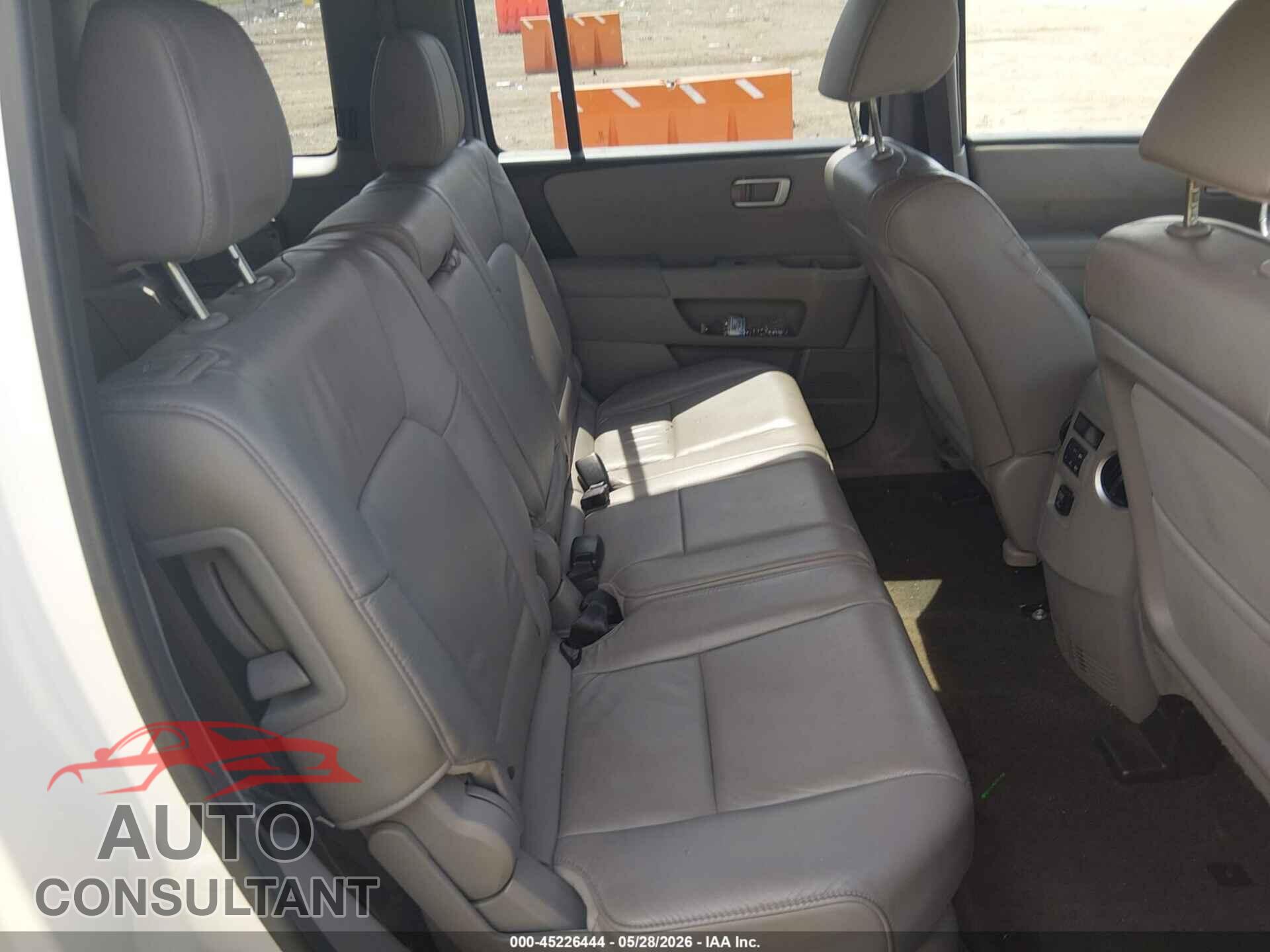 HONDA PILOT 2015 - 5FNYF3H78FB025856